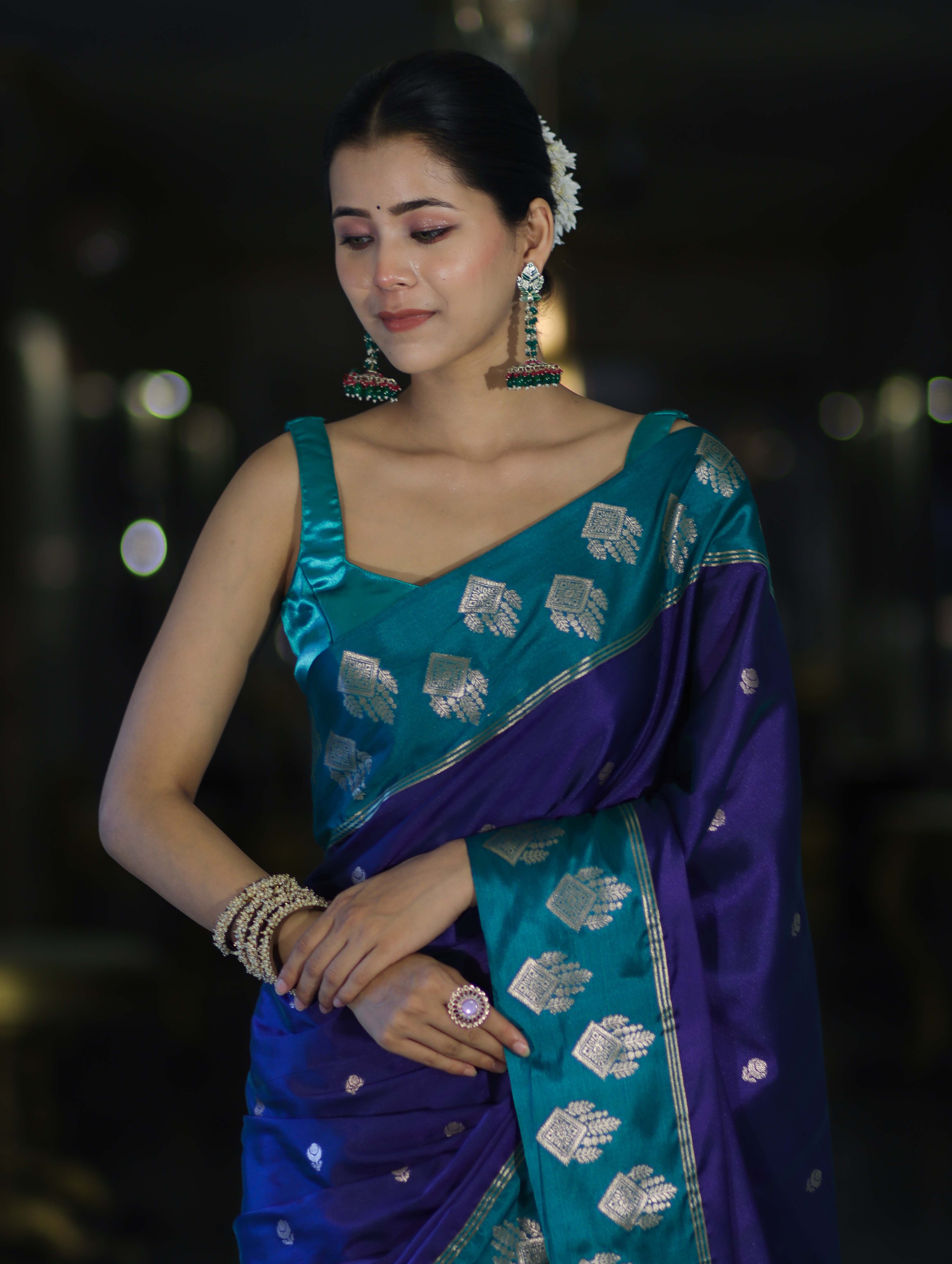 Banarasee Handloom Dual Tone Semi Silk Saree With Buti Design & Contrast Border-Violet & Teal Green