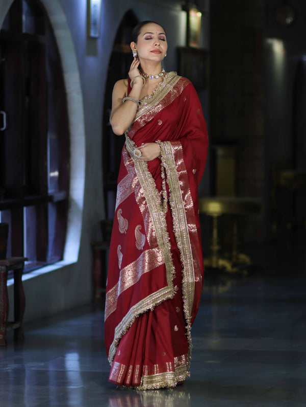Banarasee Handloom Semi Silk Saree With Zari Buti Design Border & Lace-Maroon