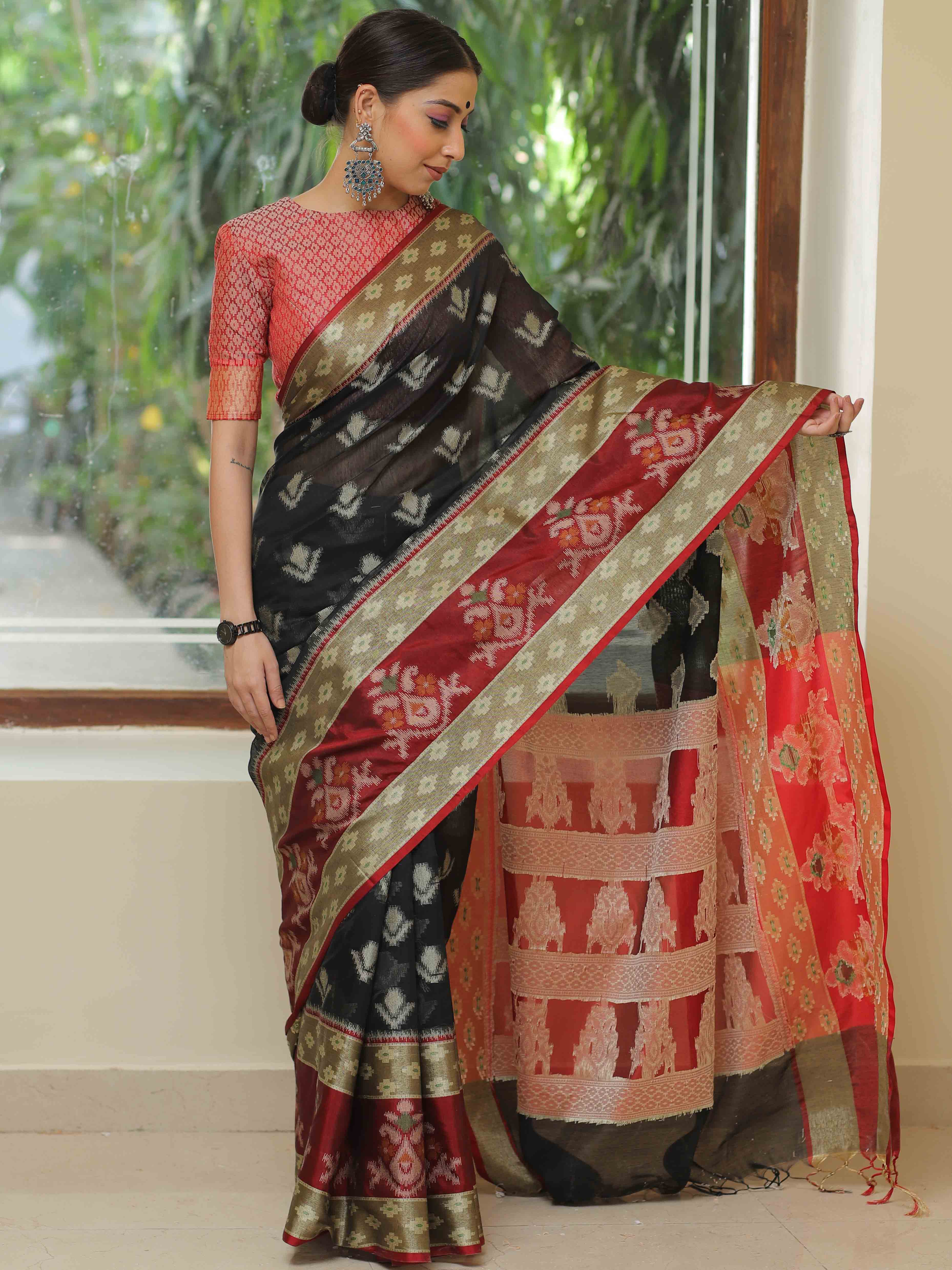 Banarasee Cotton Silk Floral Buta Ikkat Weaving Saree-Black