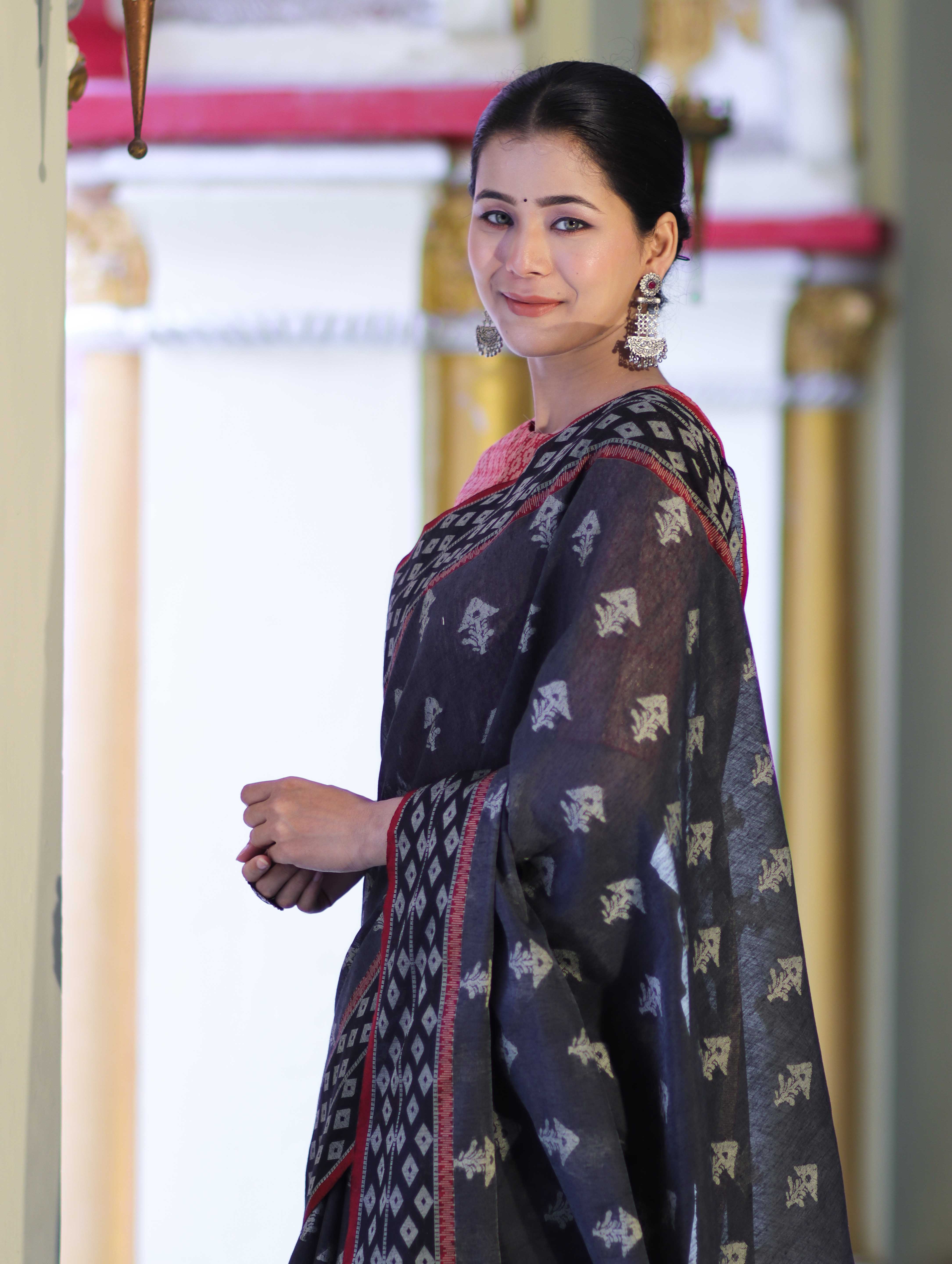 Banarasee Handloom Cotton Silk Saree With Resham Work & Contrast Border-Grey & Black