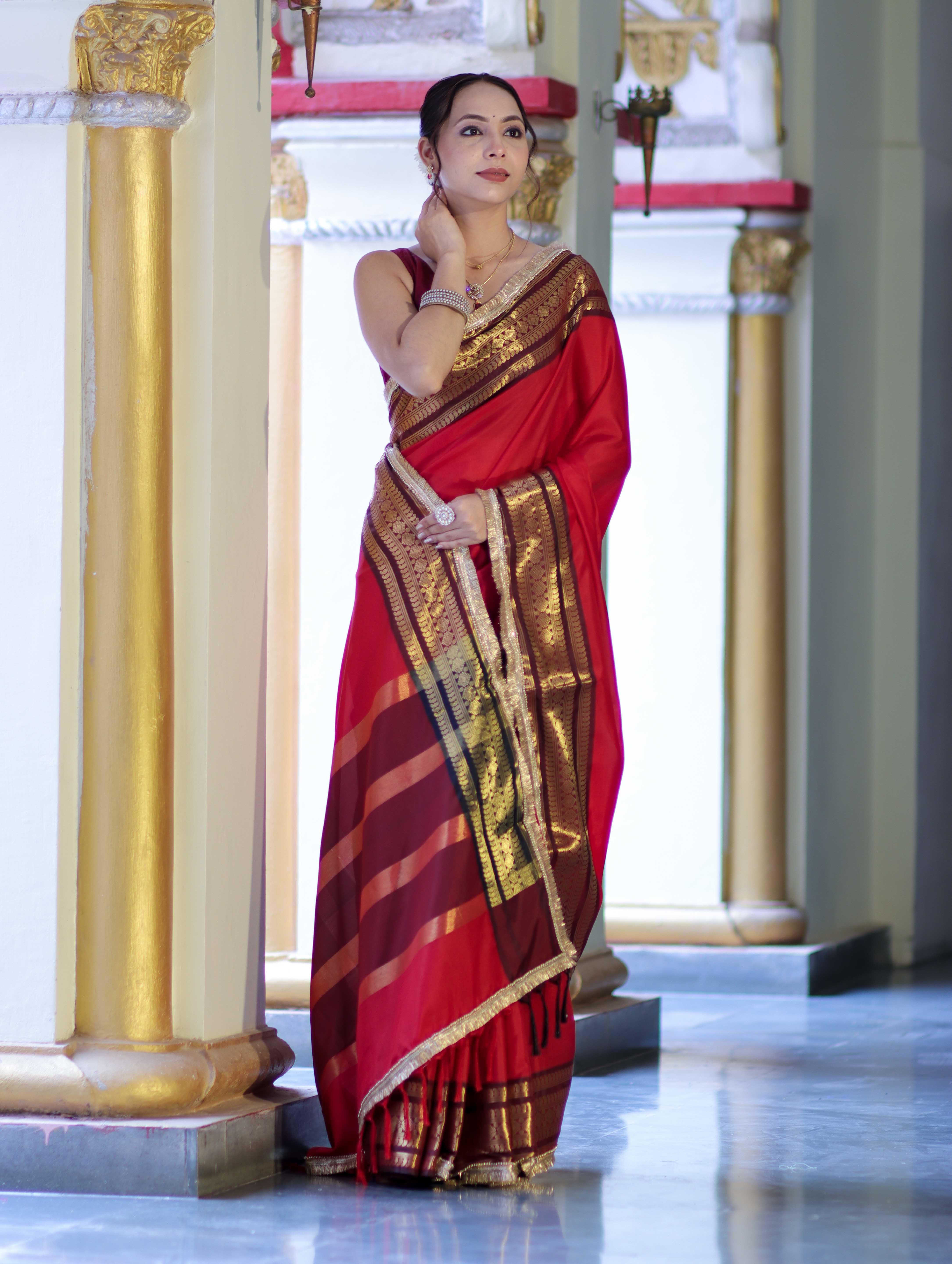 Banarasee Handloom Semi Silk Plain Saree With Contrast Border & Lace-Red
