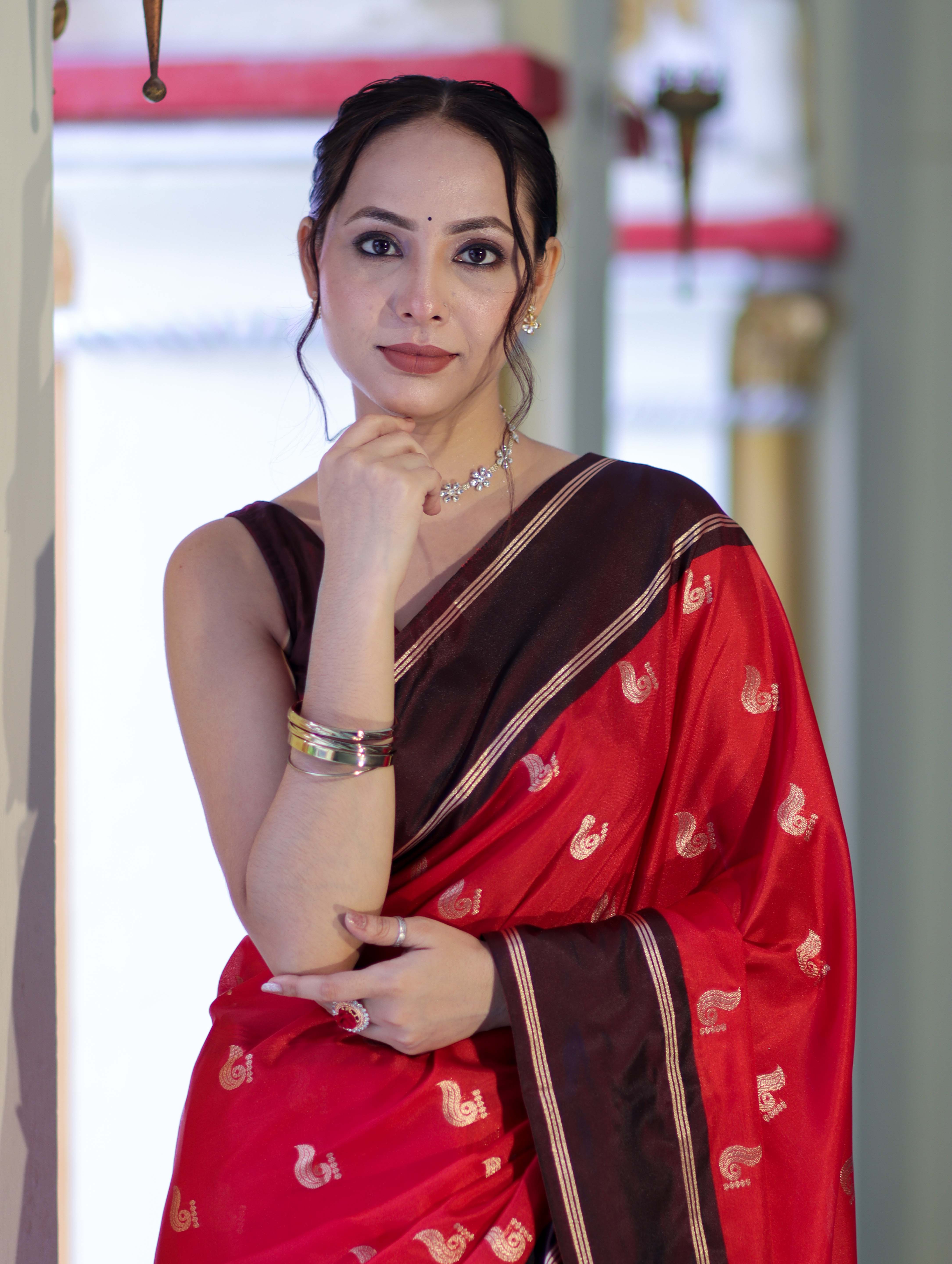 Banarasee Handloom Semi Silk Saree With Buti Design & Contrast Border-Red & Brown