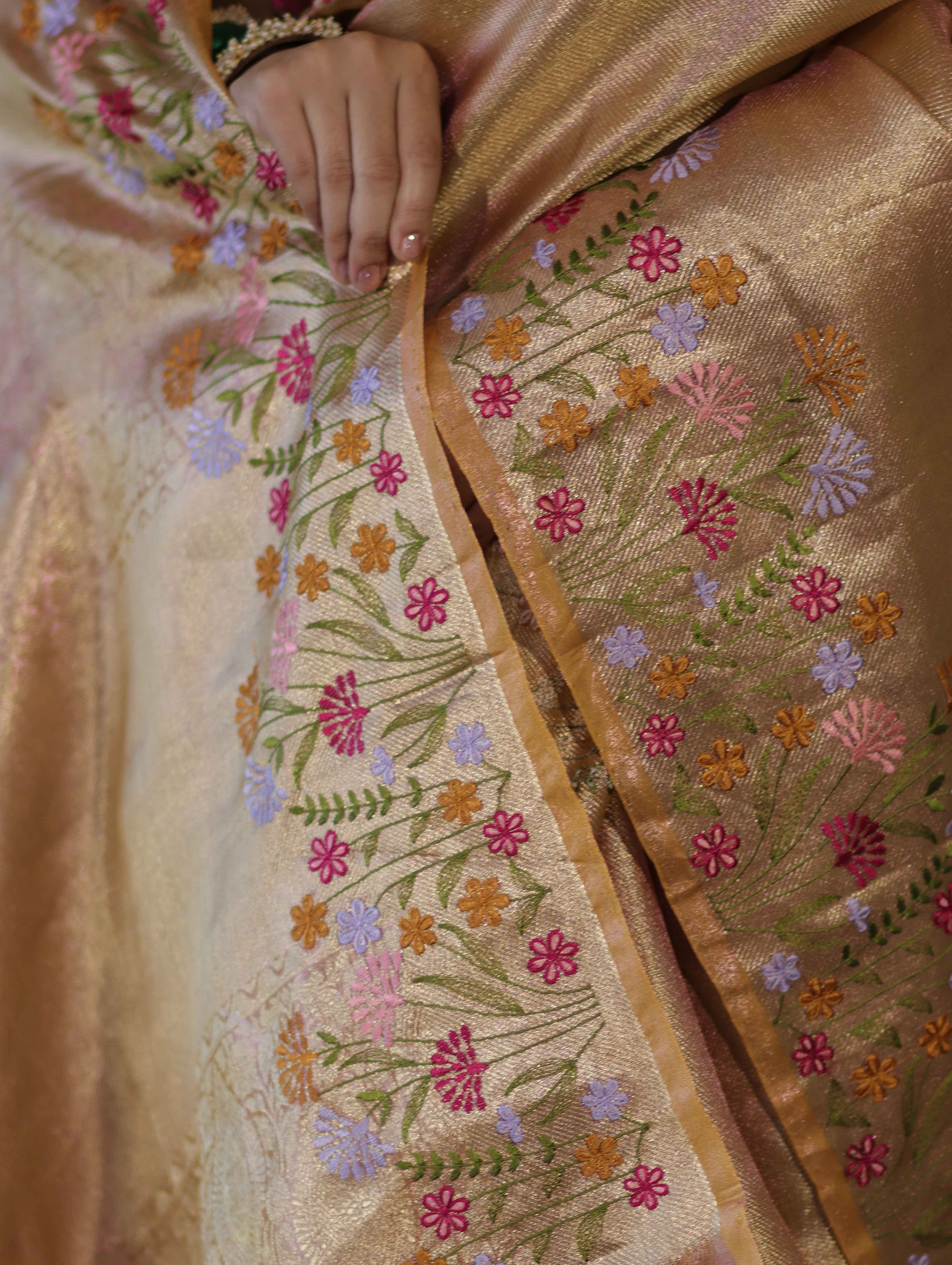 Banarasee Handwoven Tissue Saree With Thread Embroidered Border-Yellow (Gold Tone)