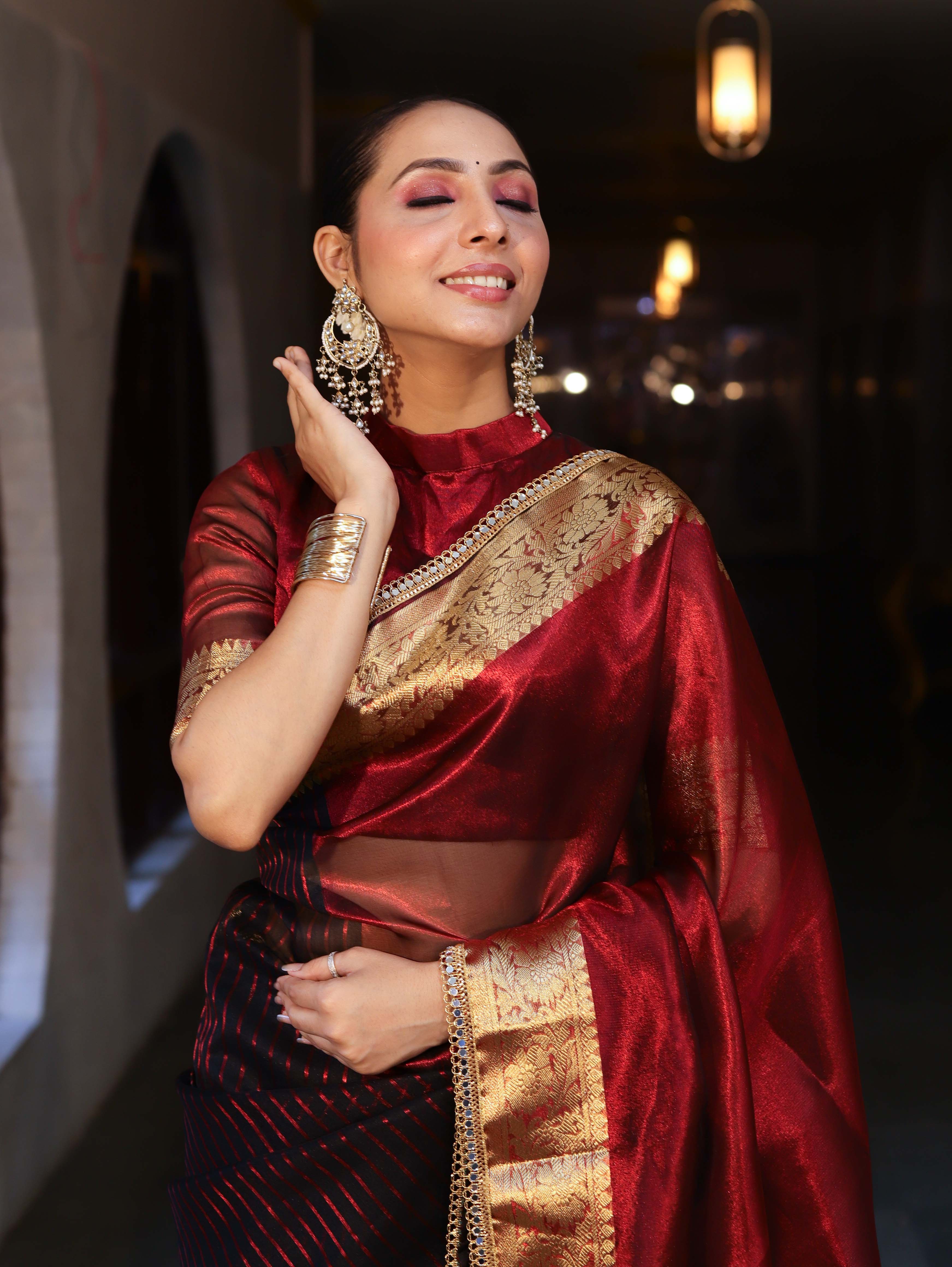 Banarasee Handwoven Dual Color Tissue Saree With Gold Zari Border & Lace-Maroon & Black