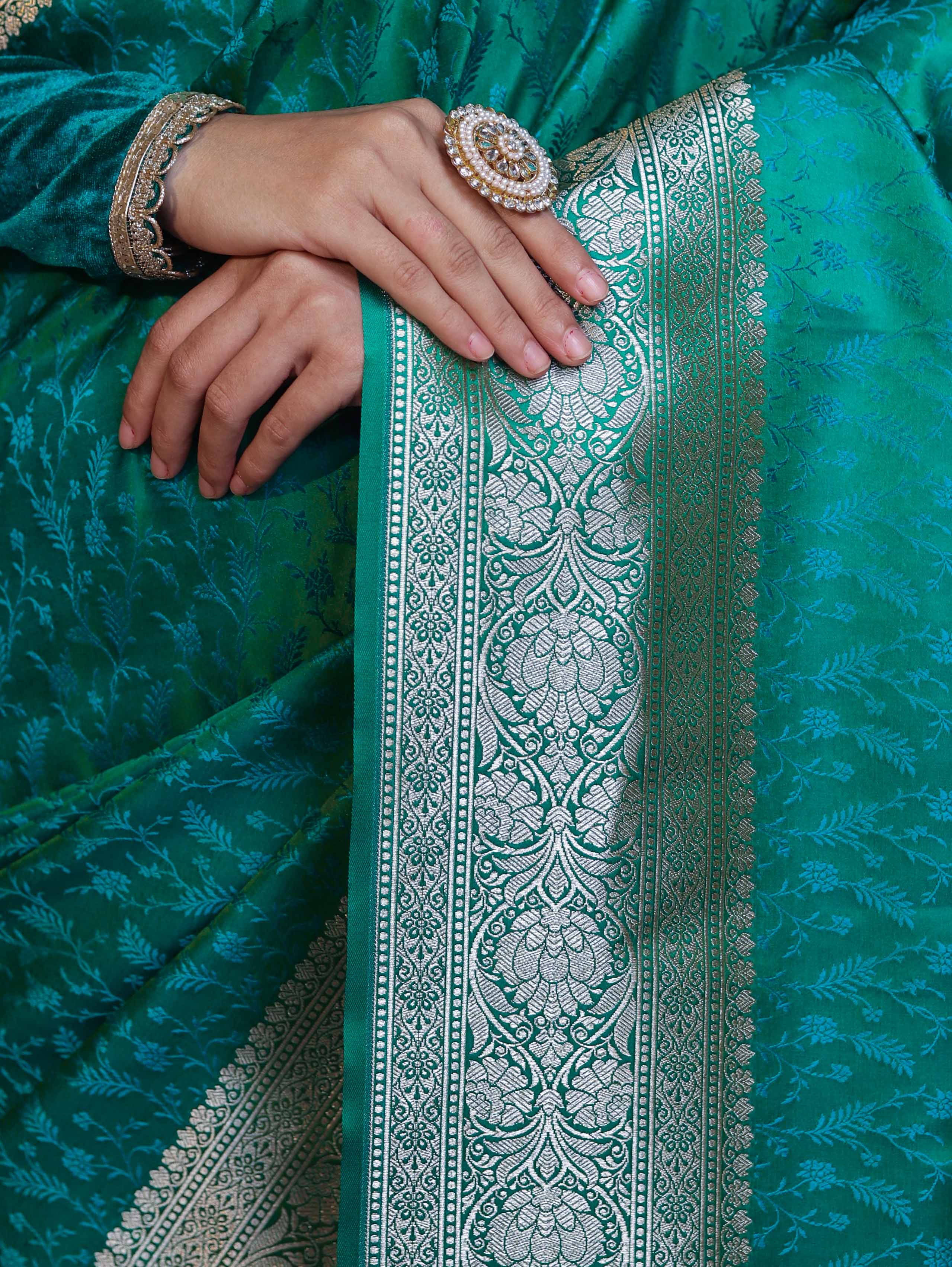 Banarasee Handwoven Semi Katan Saree With Tanchoi Work & Gold Zari Border-Emerald Green