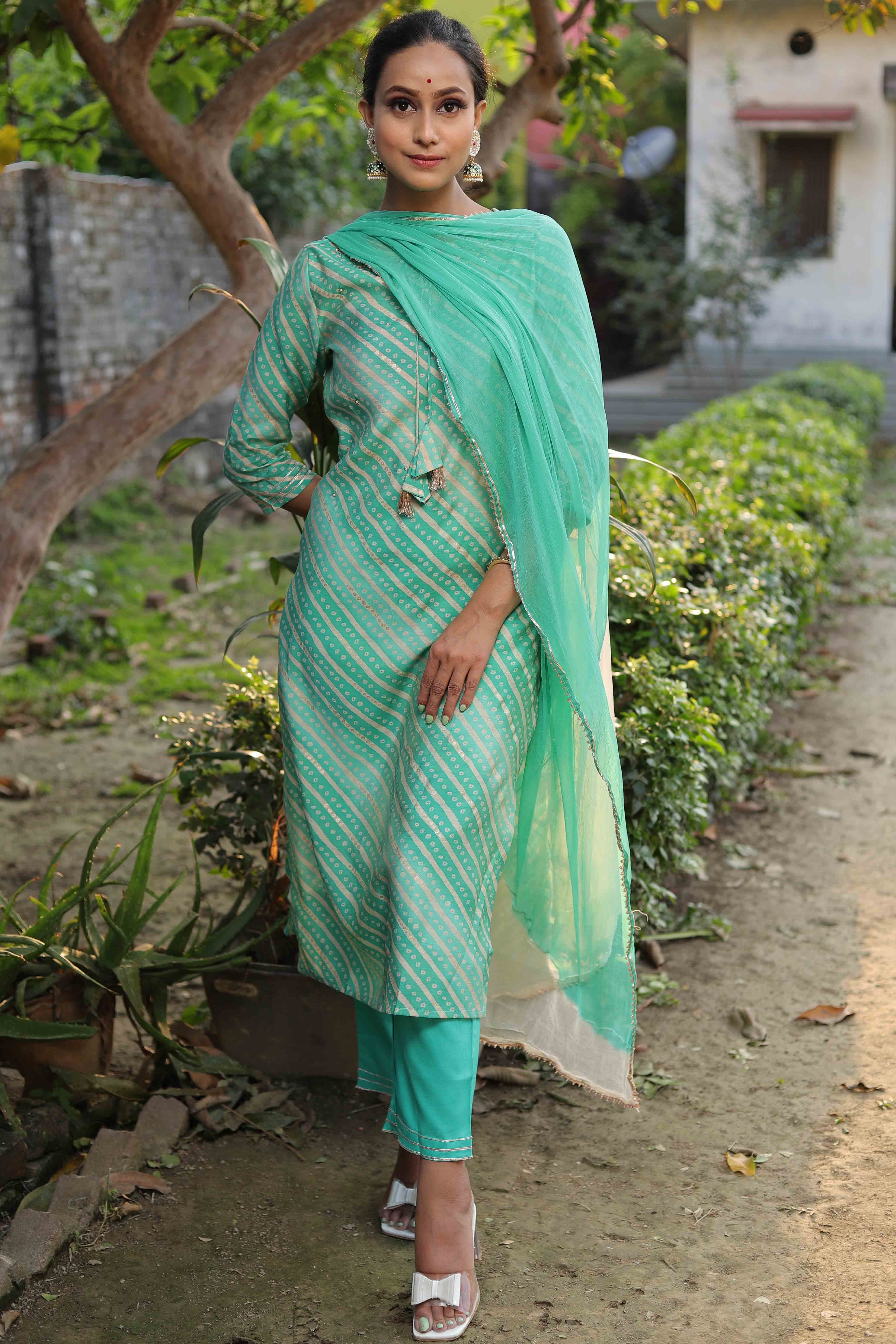 Banarasee Muslin Silk Kurta Pants With Chiffon Dupatta Suit Set-Green