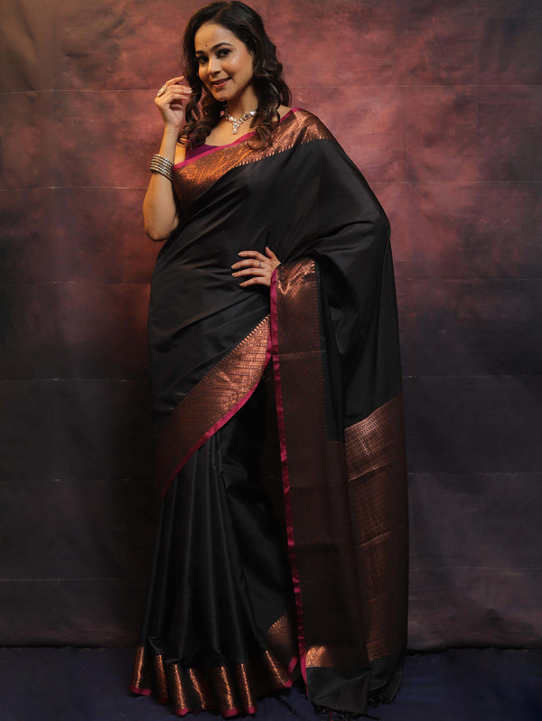 Banarasee Kora Muslin Saree With Tanchoi Design & Skirt Border-Black