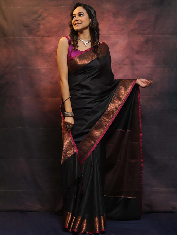 Banarasee Kora Muslin Saree With Tanchoi Design & Skirt Border-Black