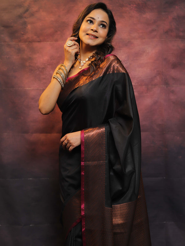 Banarasee Kora Muslin Saree With Tanchoi Design & Skirt Border-Black