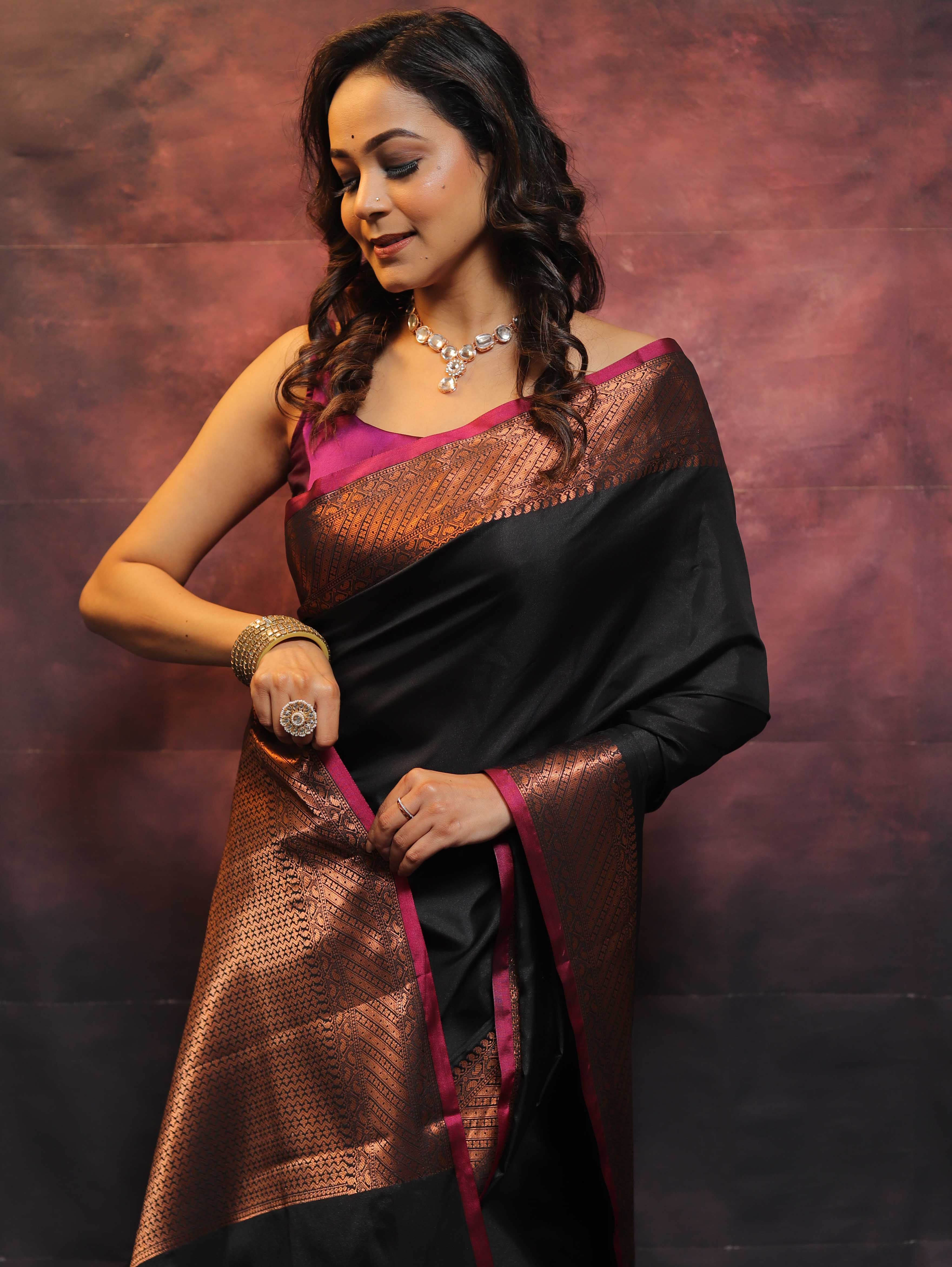 Banarasee Kora Muslin Saree With Tanchoi Design & Skirt Border-Black