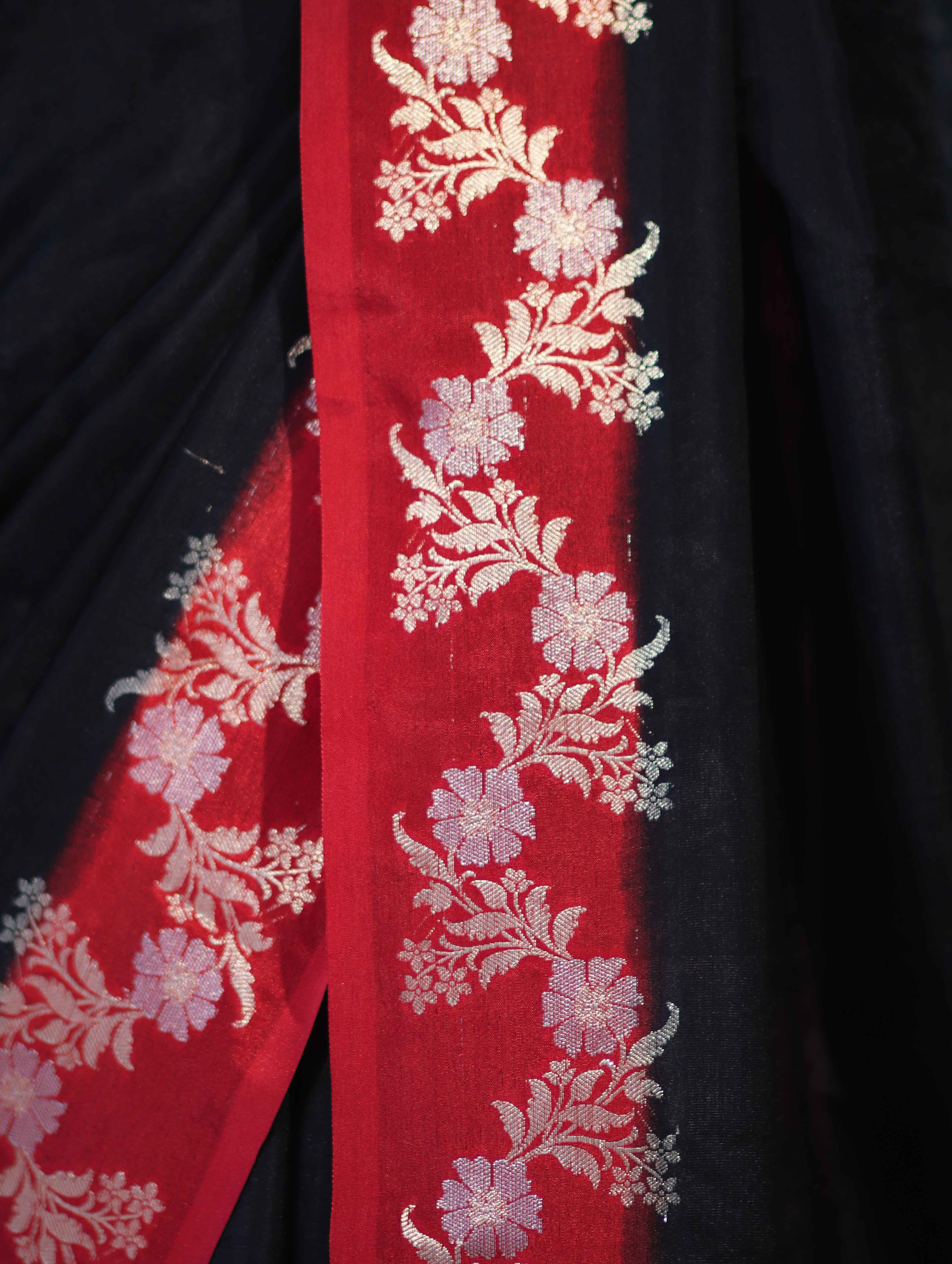 Banarasee Handloom Plain Semi Silk Saree With Contrast Floral Border-Black