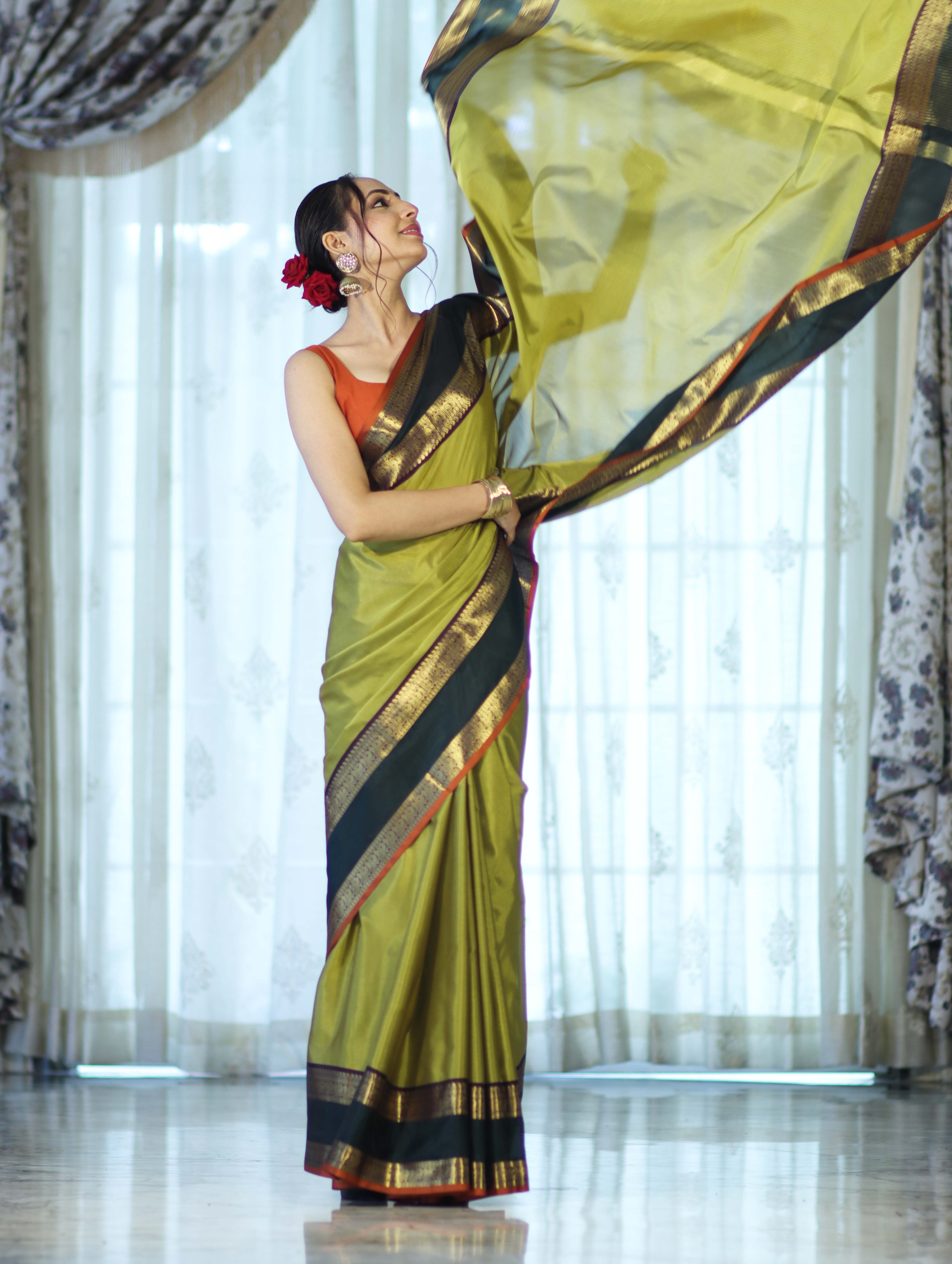 Banarasee Handloom Plain Semi Silk Saree With Contrast Temple Border-Lime Green