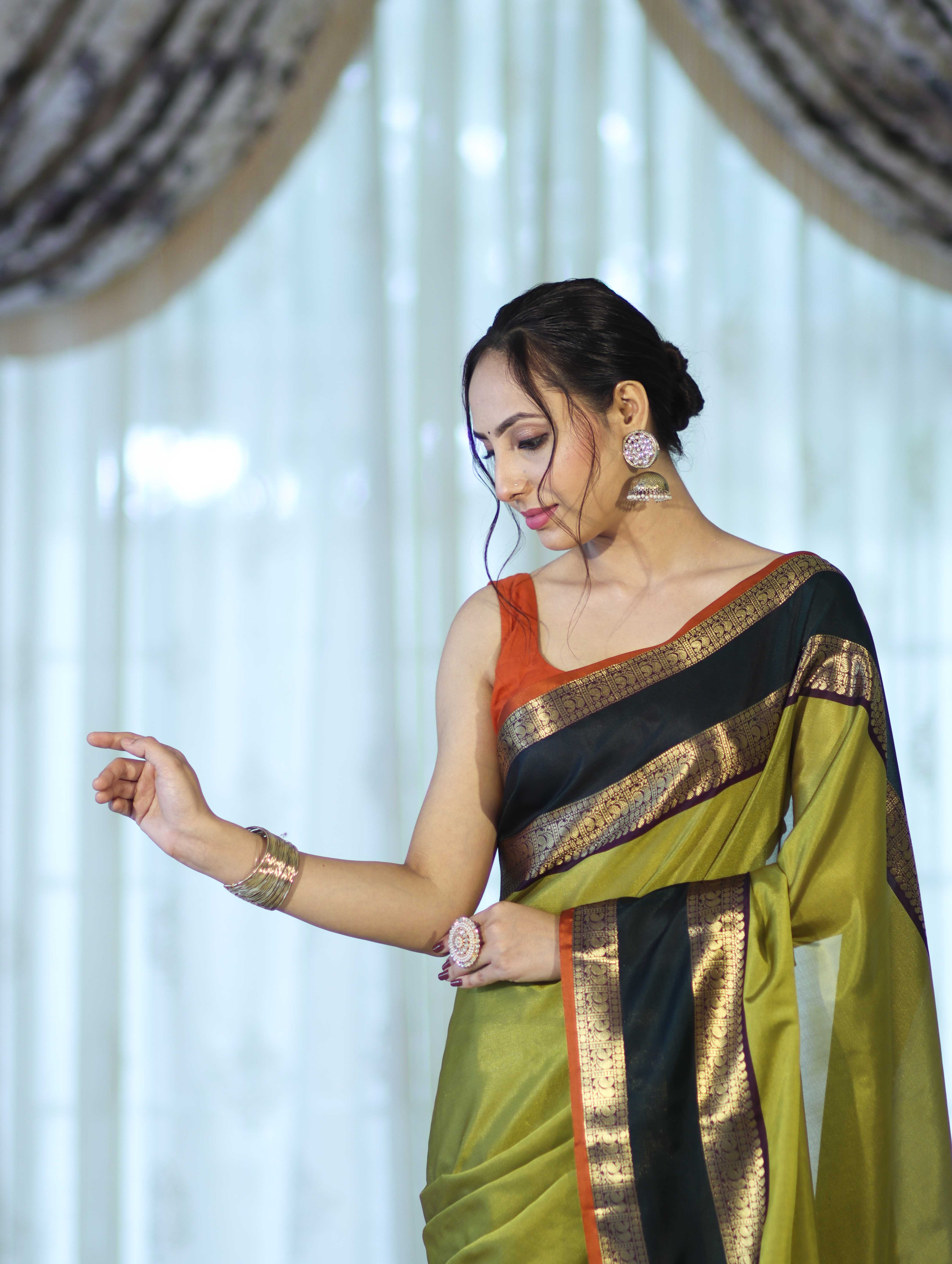 Banarasee Handloom Plain Semi Silk Saree With Contrast Temple Border-Lime Green