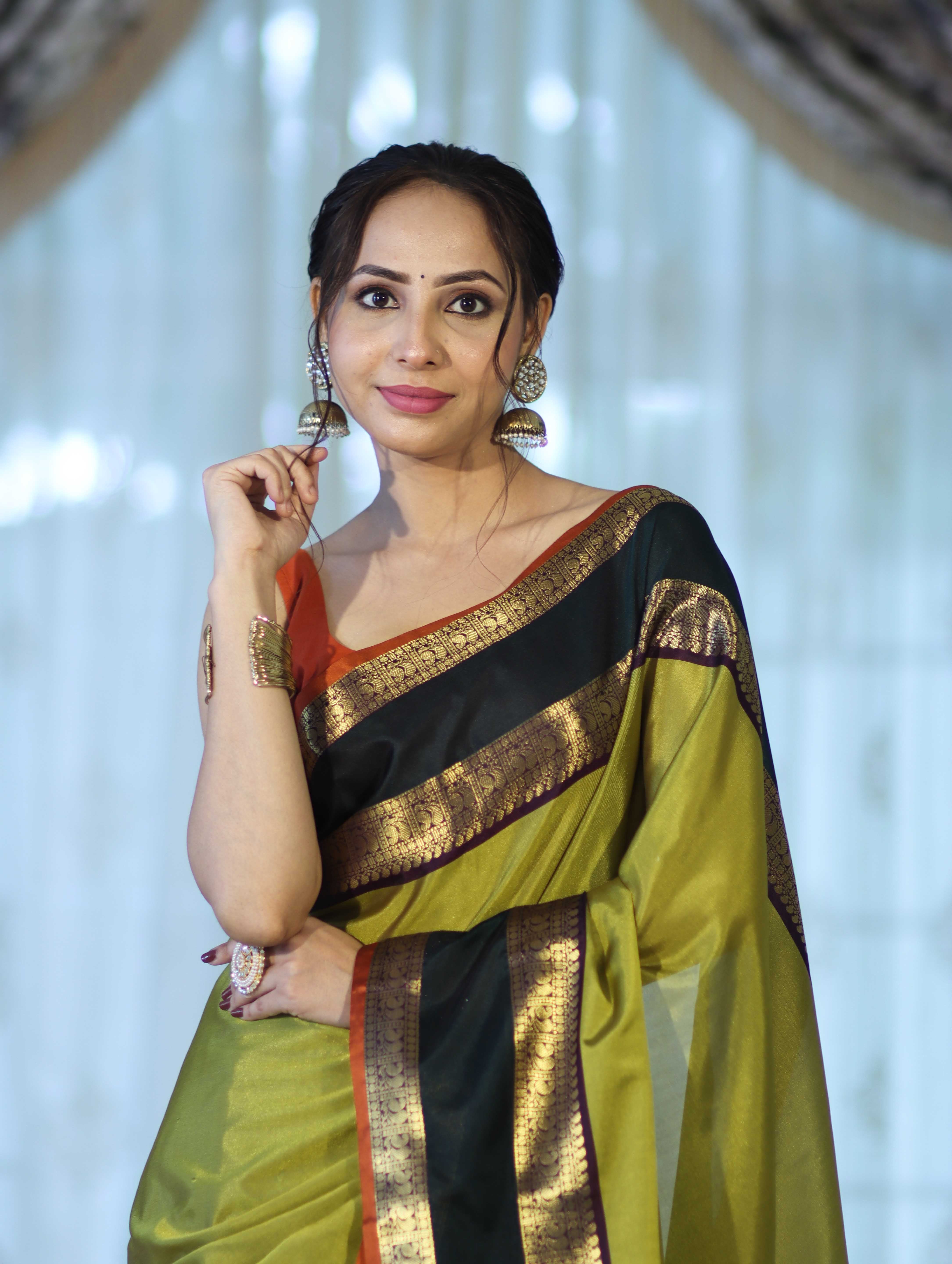 Banarasee Handloom Plain Semi Silk Saree With Contrast Temple Border-Lime Green