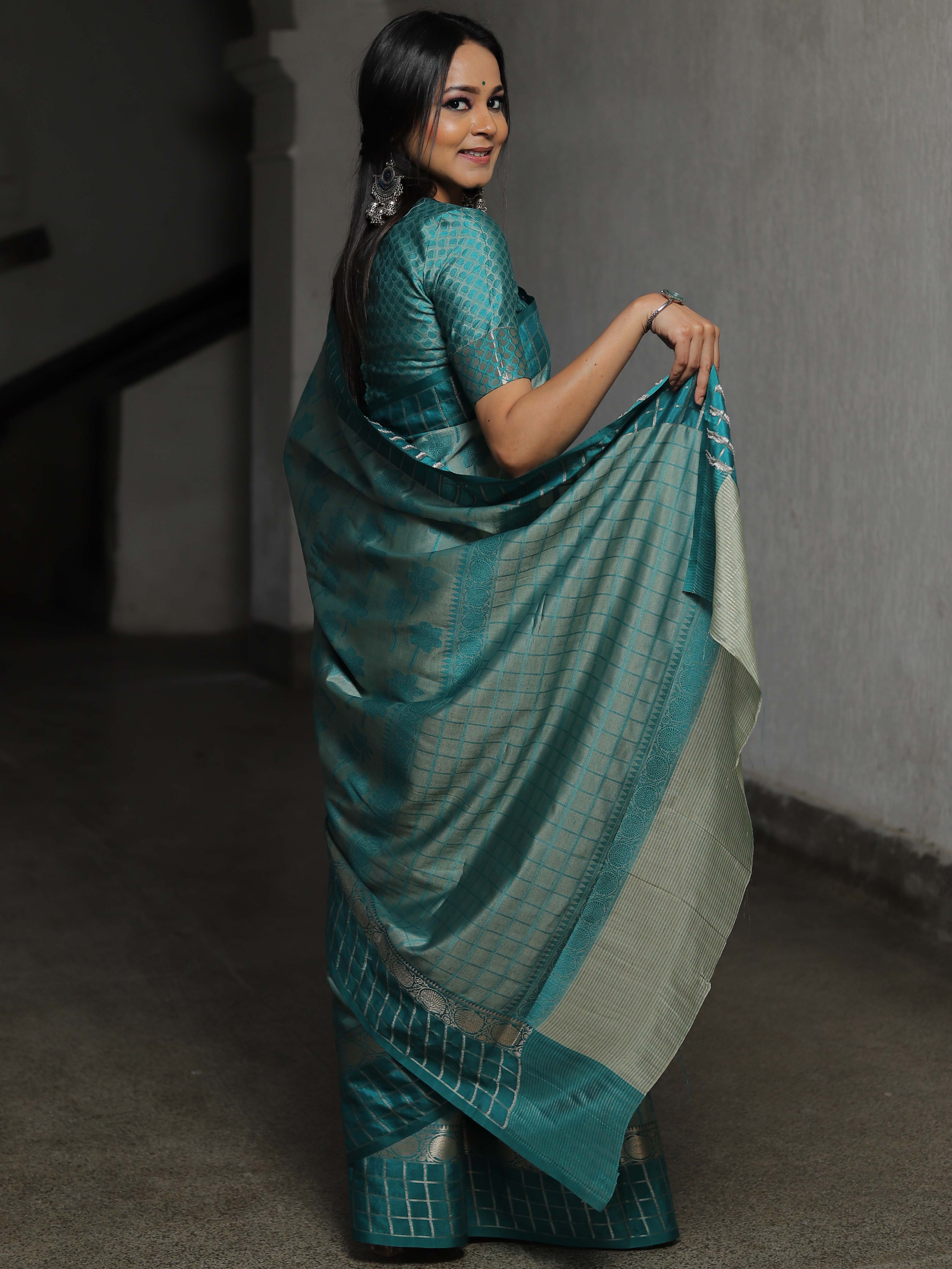 Banarasee Handloom Linen Silk Mix Saree-Green