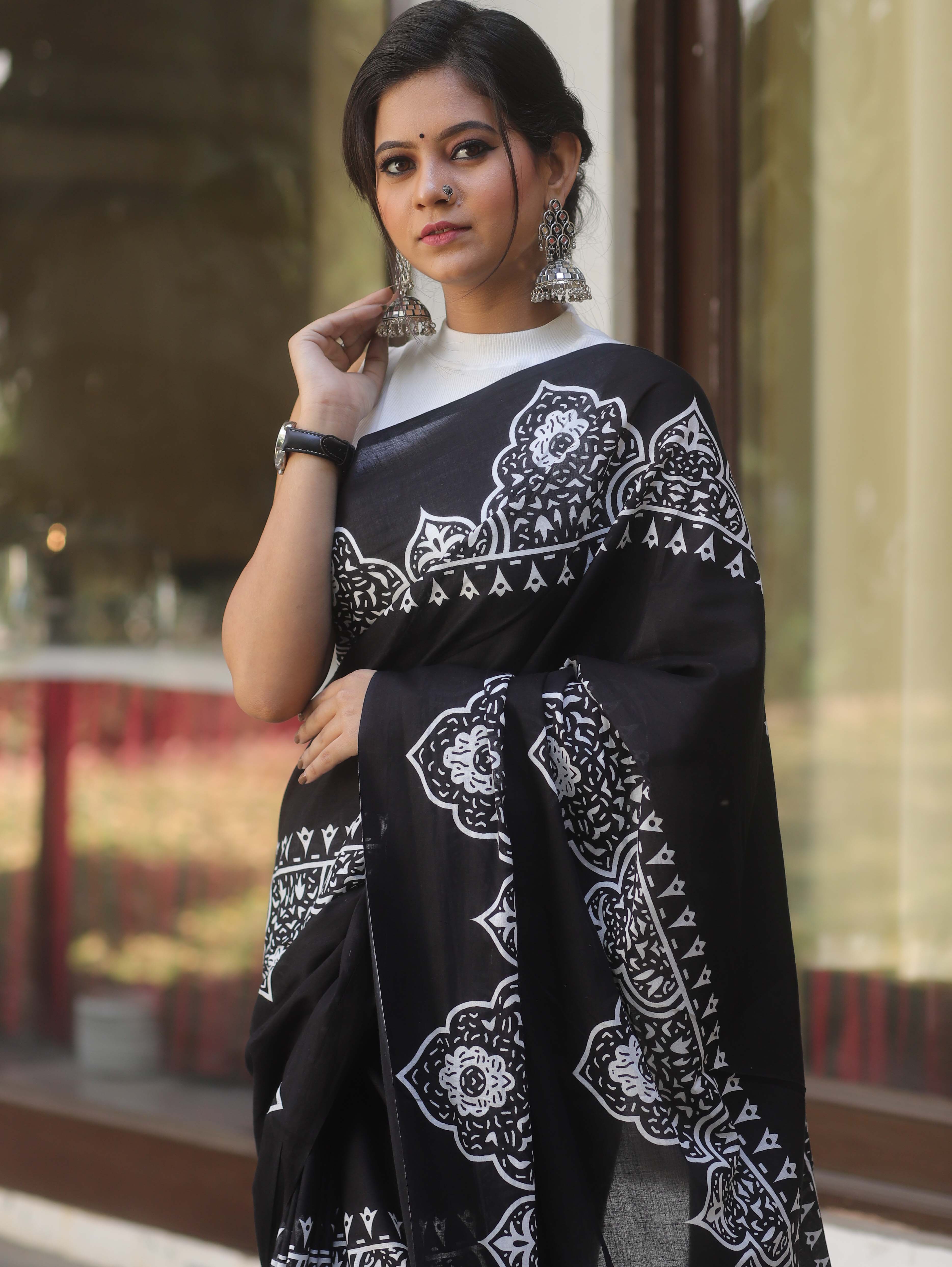 Handloom Mul Cotton Hand-Block Print Saree-Black