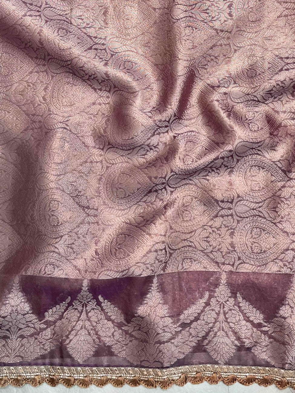 Banarasee Handwoven Crushed Tissue Saree With Zari Buta Design & Lace-Onion Pink