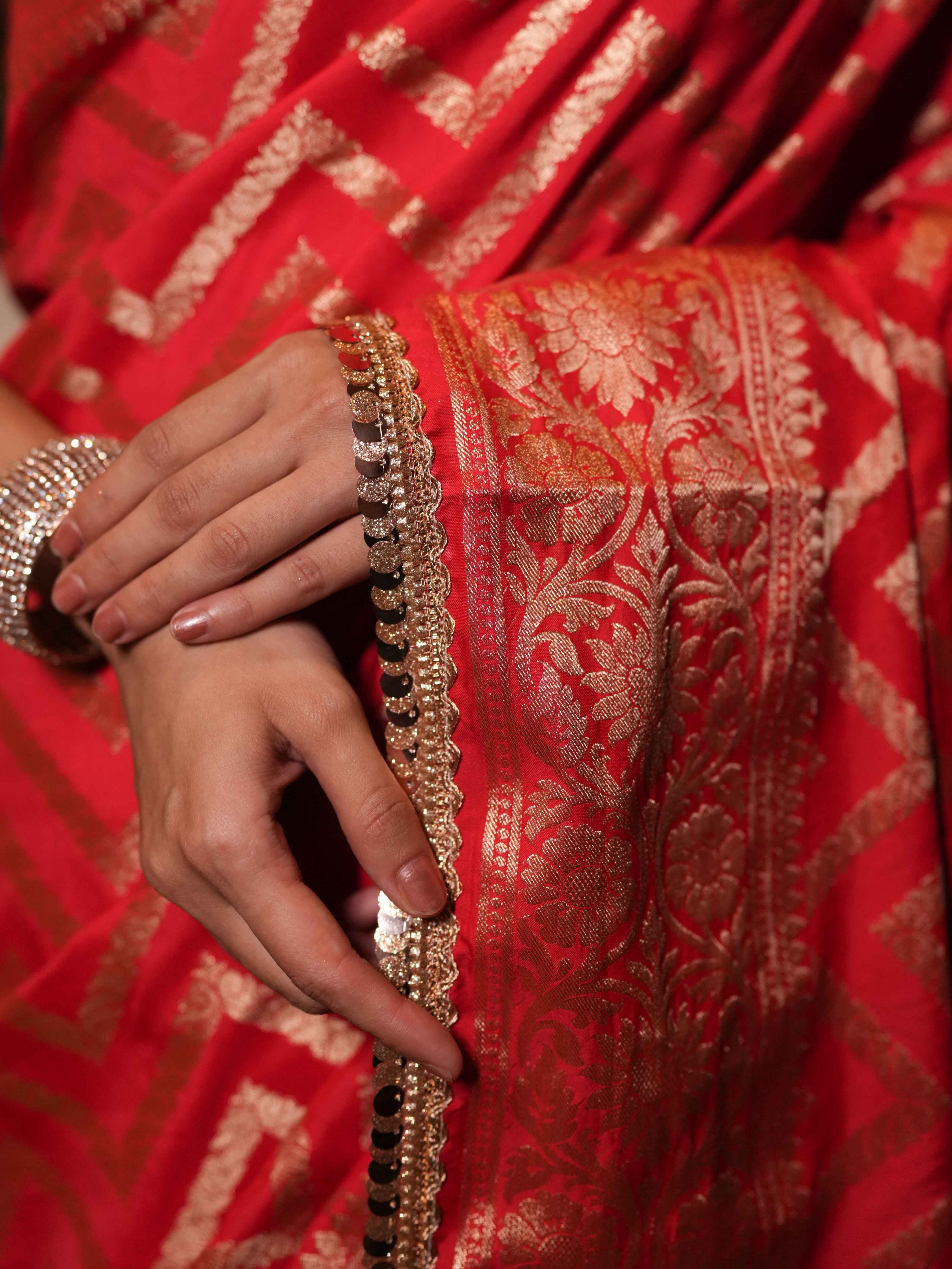 Banarasee Handwoven Semi Silk Saree With Zari Design & Lace-Red