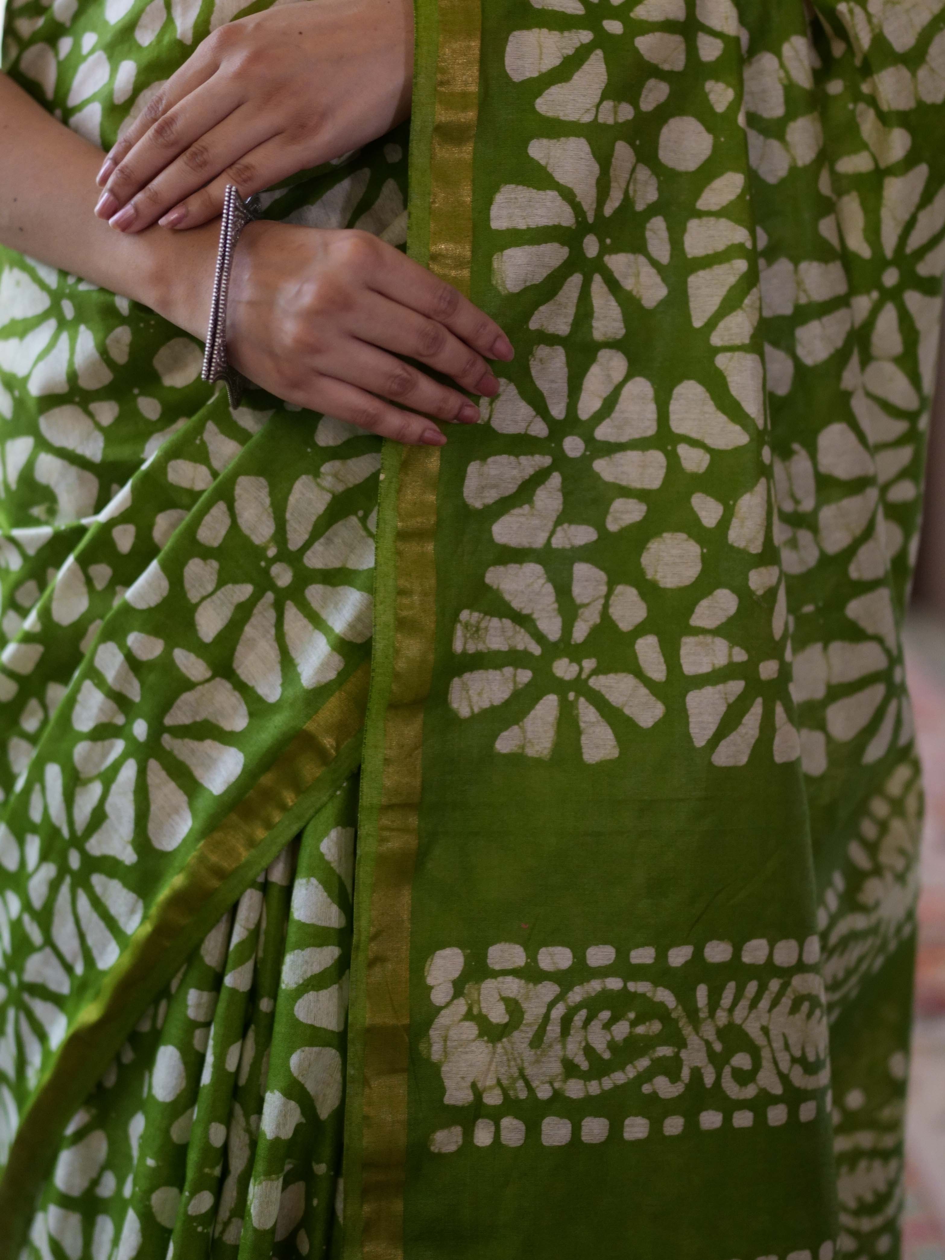 Bhagalpur Handloom Pure Linen Cotton Batik Pattern Saree-Light Green