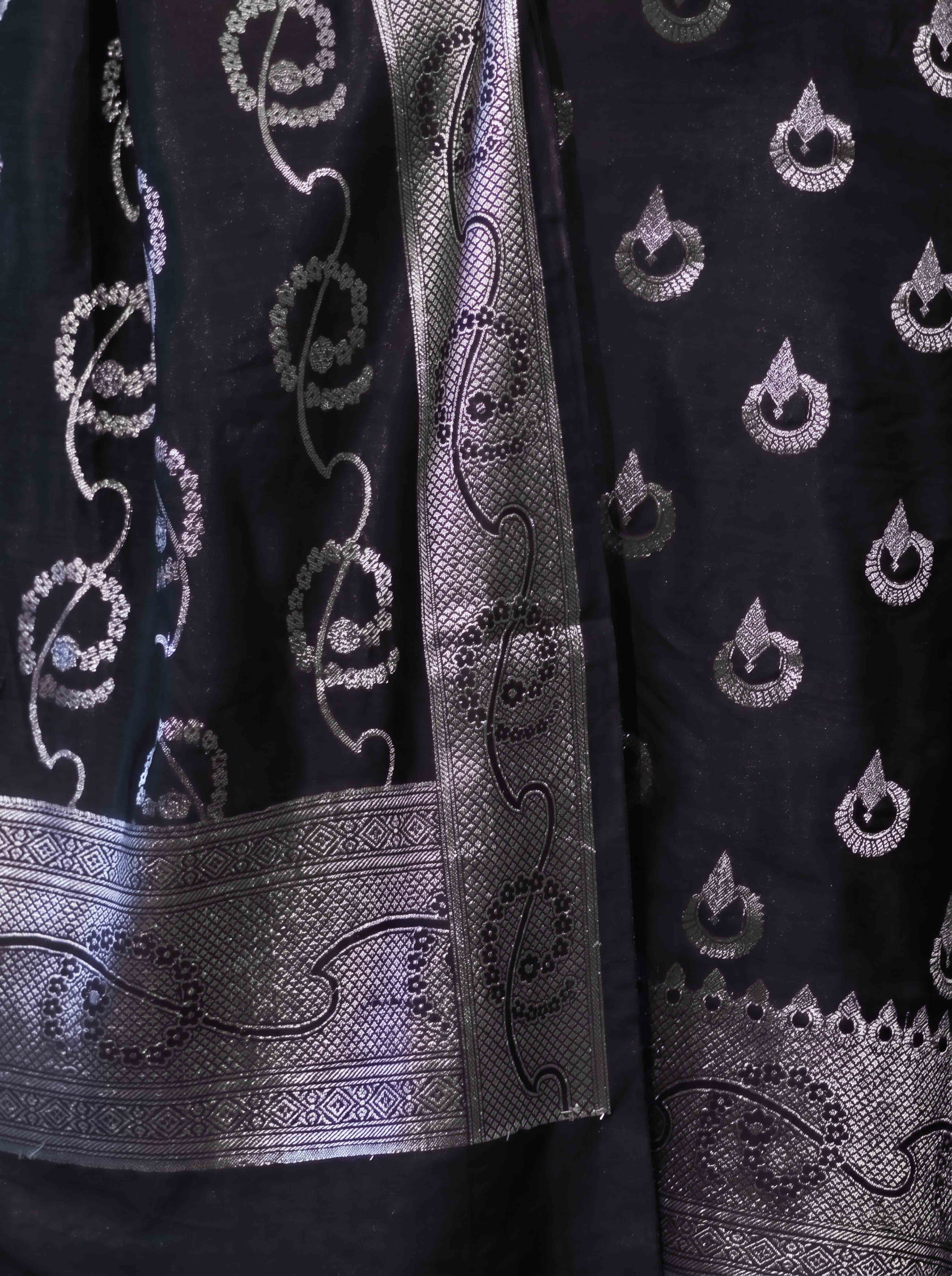 Banarasee Zari Embroidered Chanderi Silk Salwar Kameez With Dupatta Set-Black