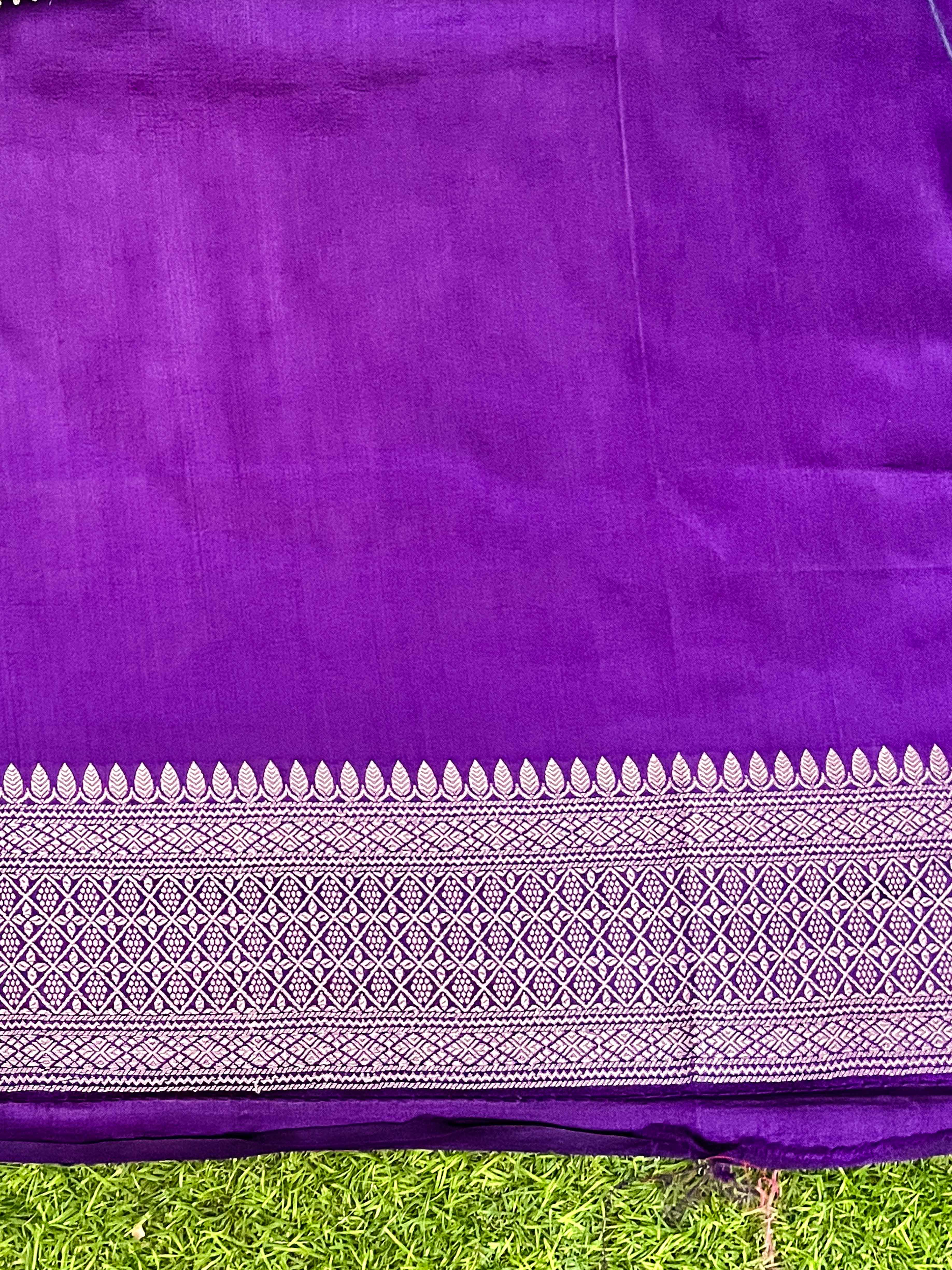 Banarasee Handloom Plain Mashru Silk Saree With Lace Border & Meenadar Pallu-Violet