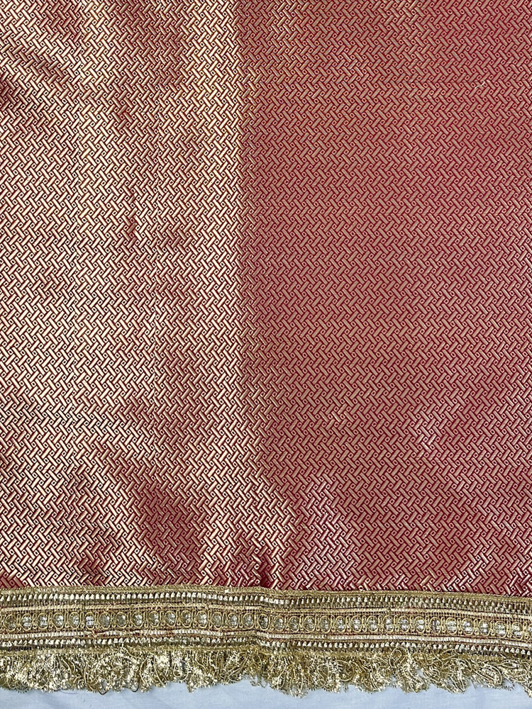 Banarasee Handloom Semi Silk Saree With Zari Buti Design Border & Lace-Maroon