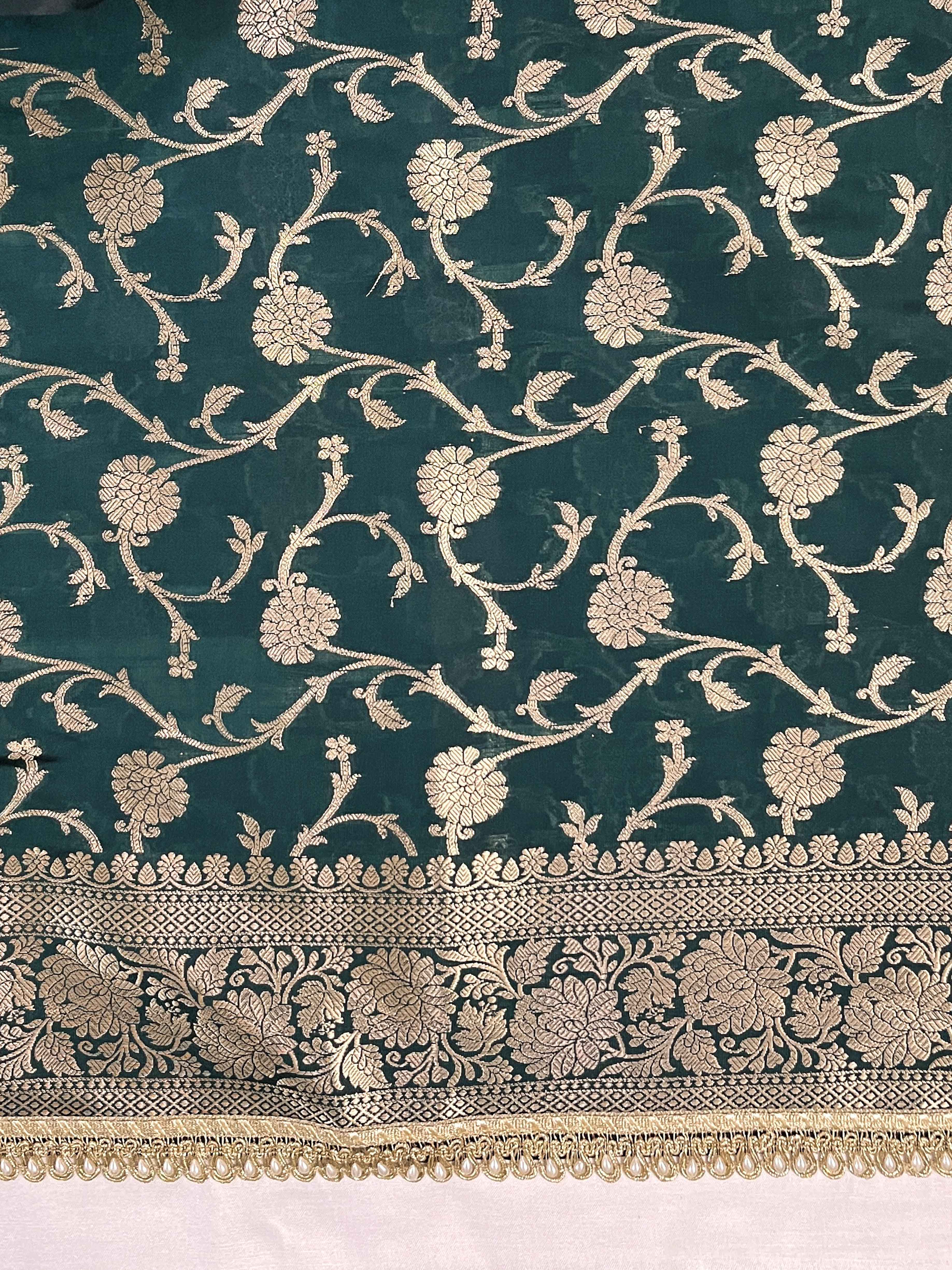 Banarasee Handloom Semi Silk Plain Saree With Zari Border & Lace-Deep Green