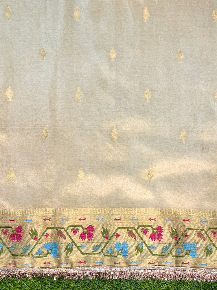 Banarasee Handloom Dual Tone Shimmer Silk Saree With Buti Design & Lace Border-Cream (Gold Tone)