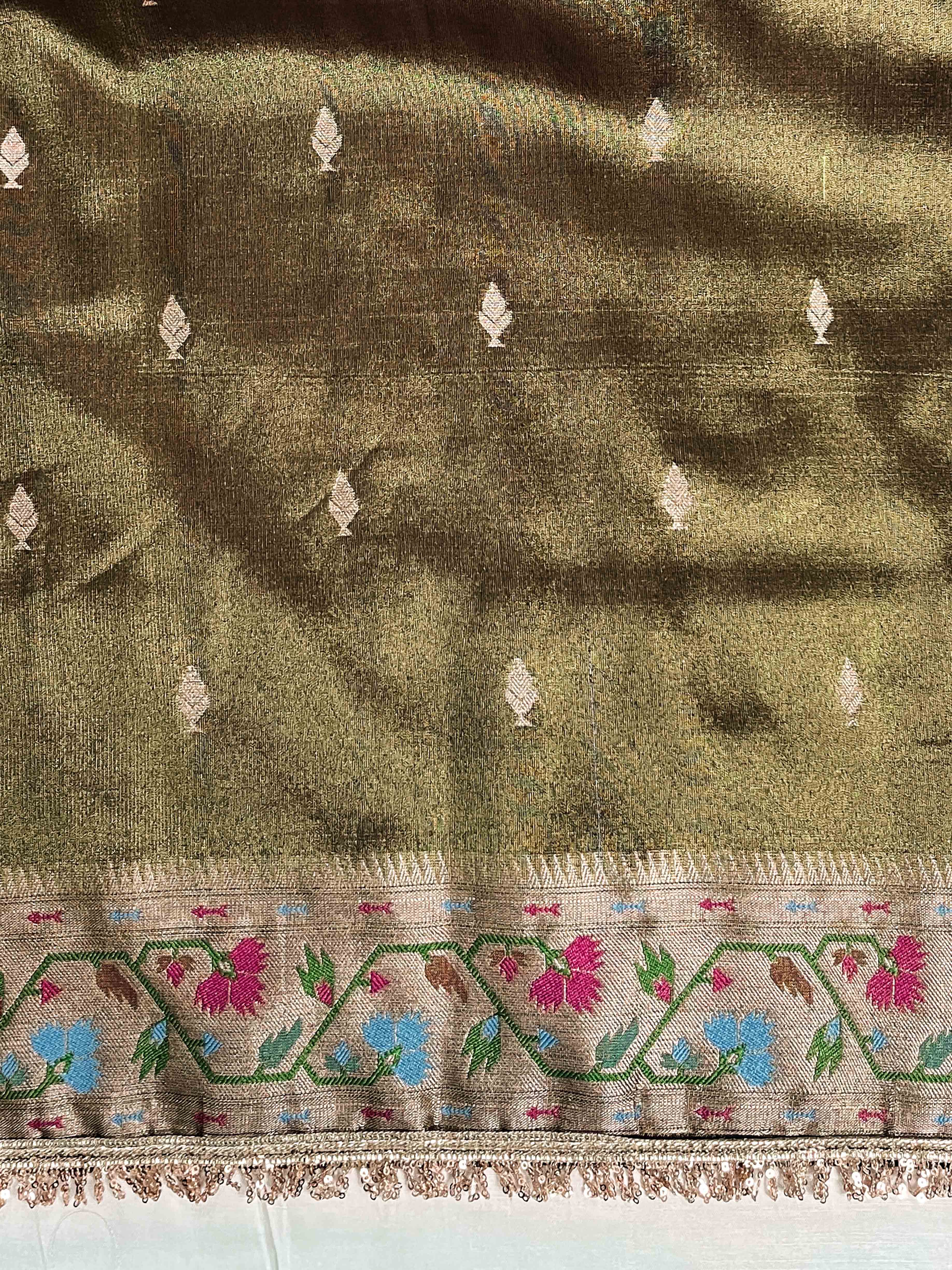 Banarasee Handloom Dual Tone Shimmer Silk Saree With Buti Design & Lace Border-Olive Green