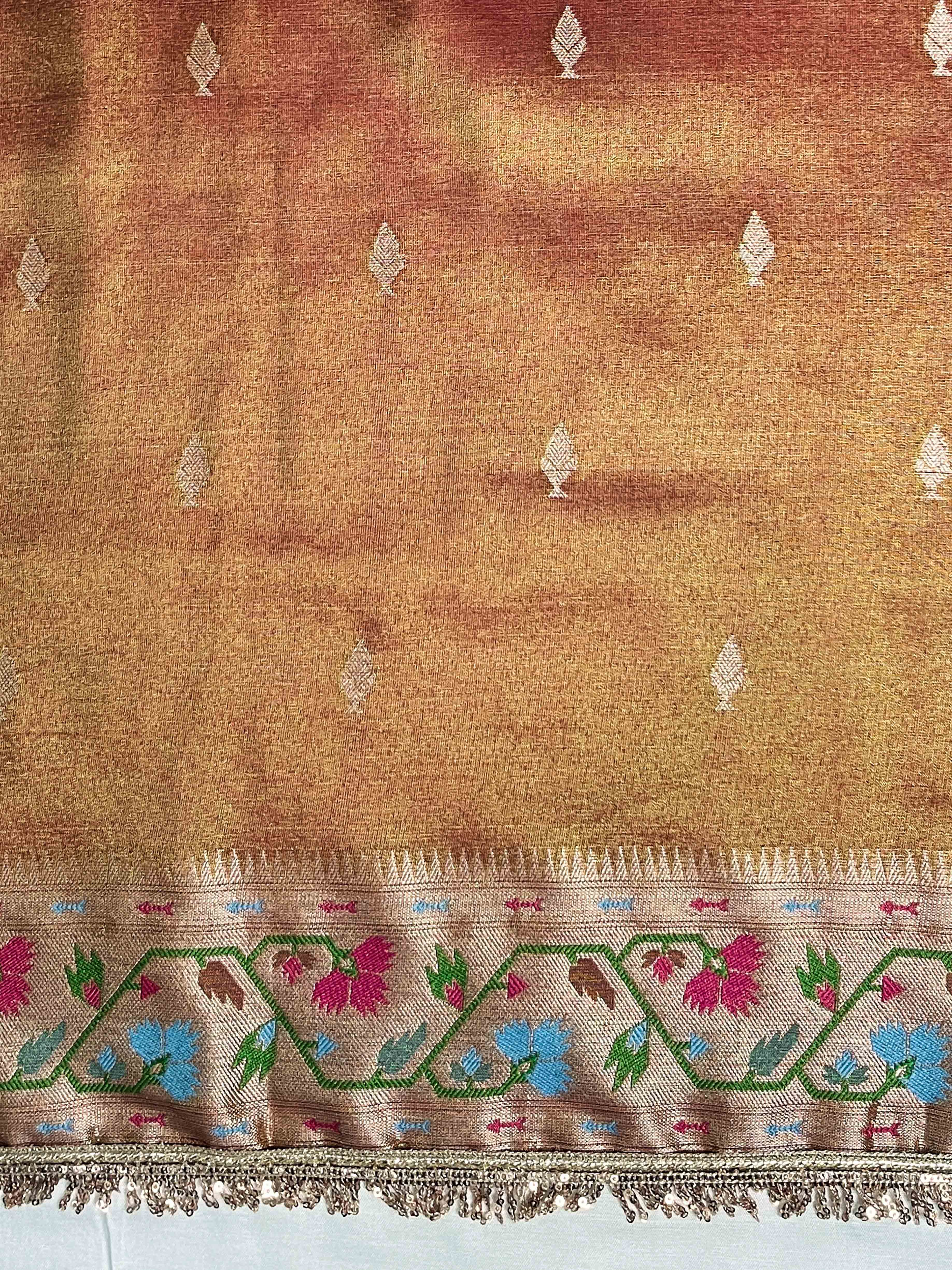 Banarasee Handloom Dual Tone Shimmer Silk Saree With Buti Design & Lace Border-Earthy Brown
