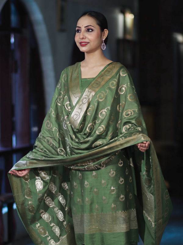 Banarasee Zari Embroidered Chanderi Silk Salwar Kameez With Dupatta Set-Green