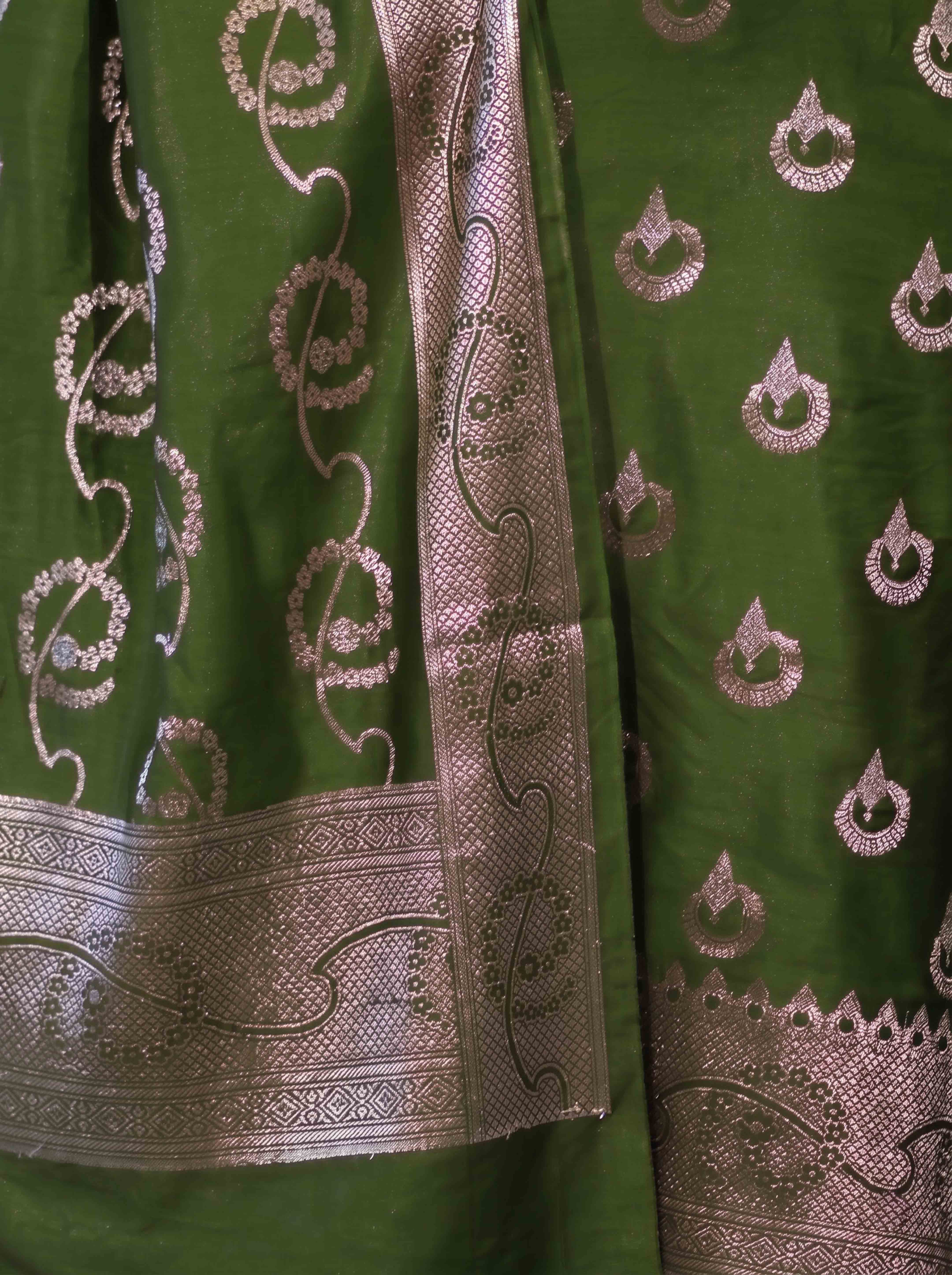 Banarasee Zari Embroidered Chanderi Silk Salwar Kameez With Dupatta Set-Green