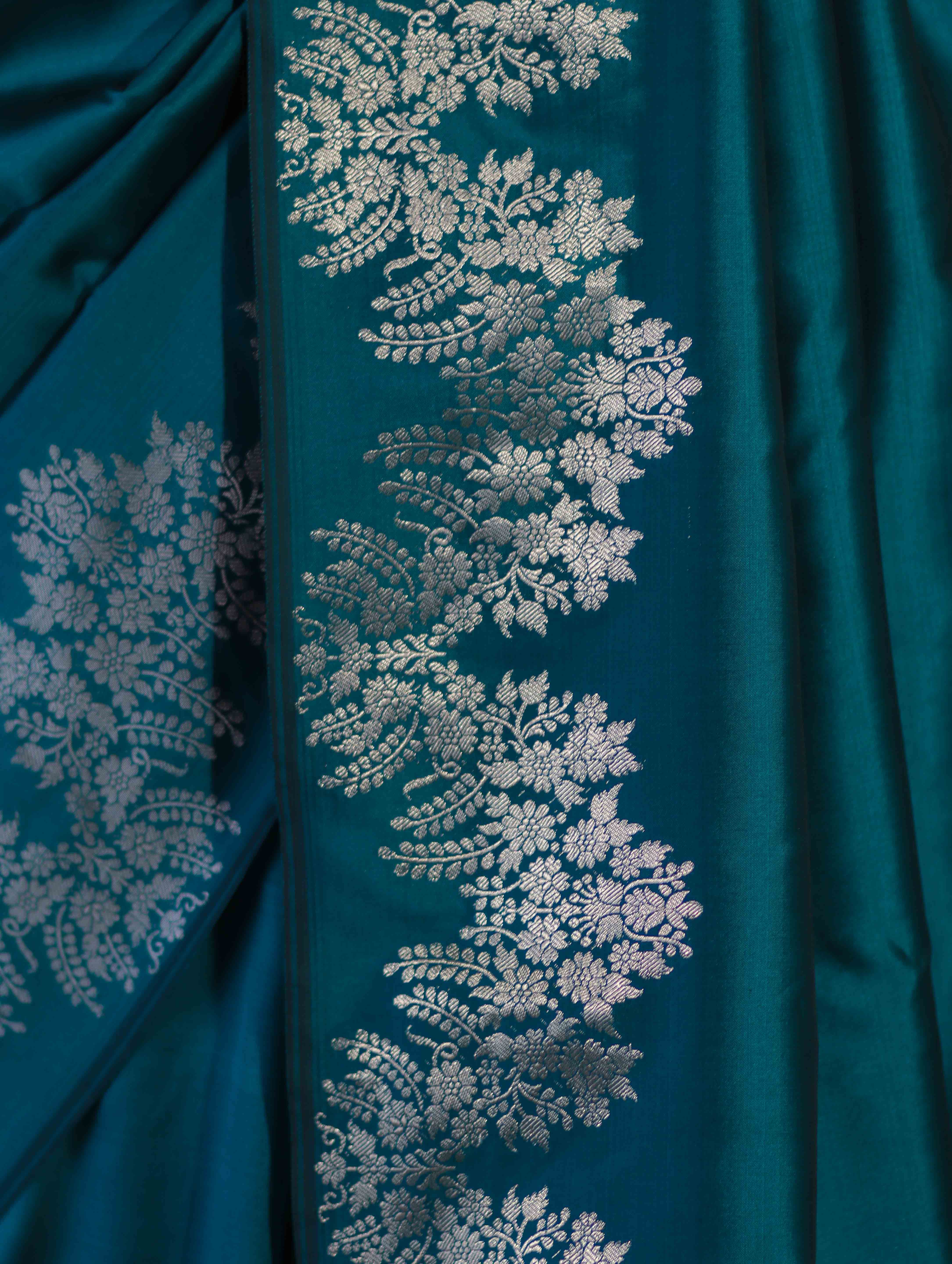 Banarasee Handloom Plain Semi Silk Saree With Zari Border-Teal Green