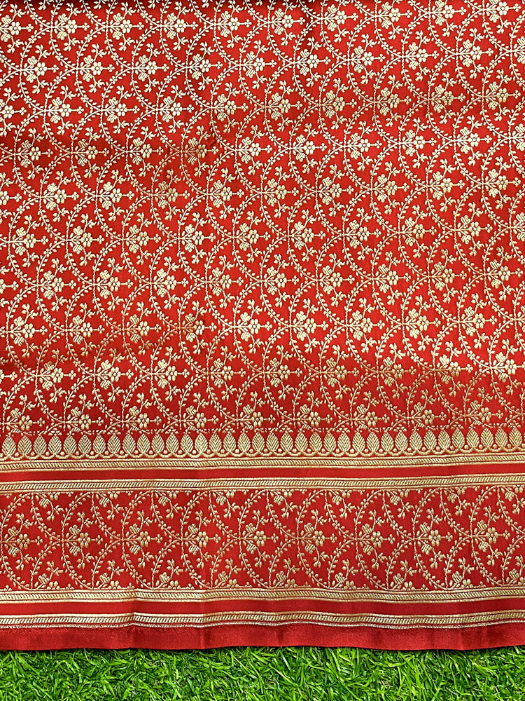 Banarasee Handwoven Plain Semi Katan Saree With Gold Zari Border-Red