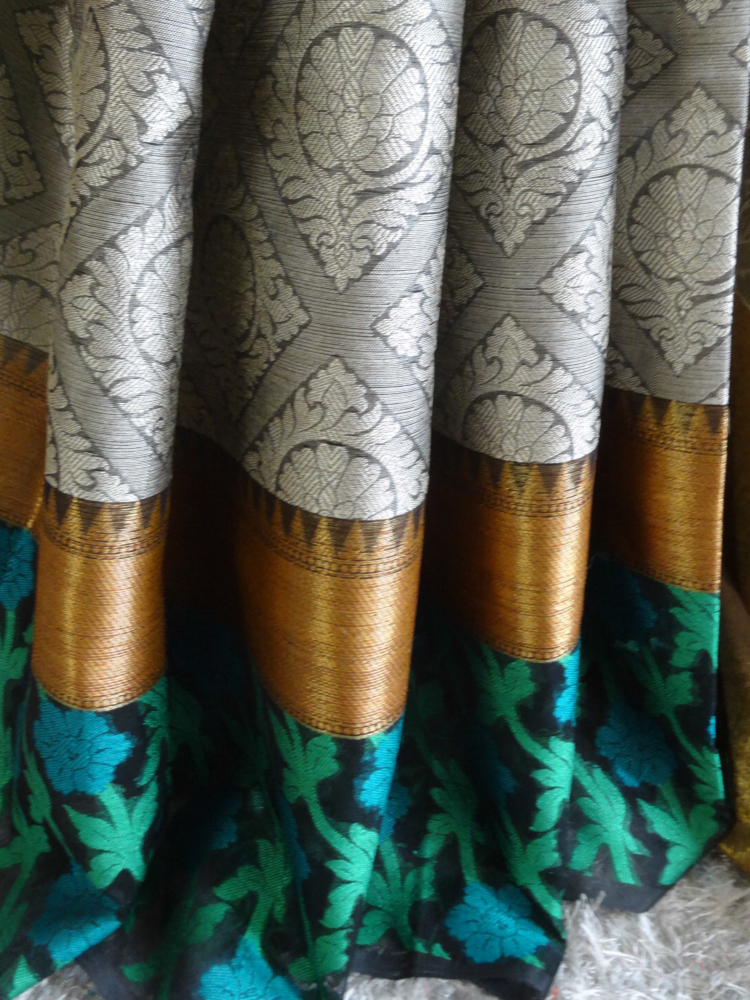 Banarasee Cotton Silk Tanchoi Weave Saree With Green Woven Floral Border-Grey