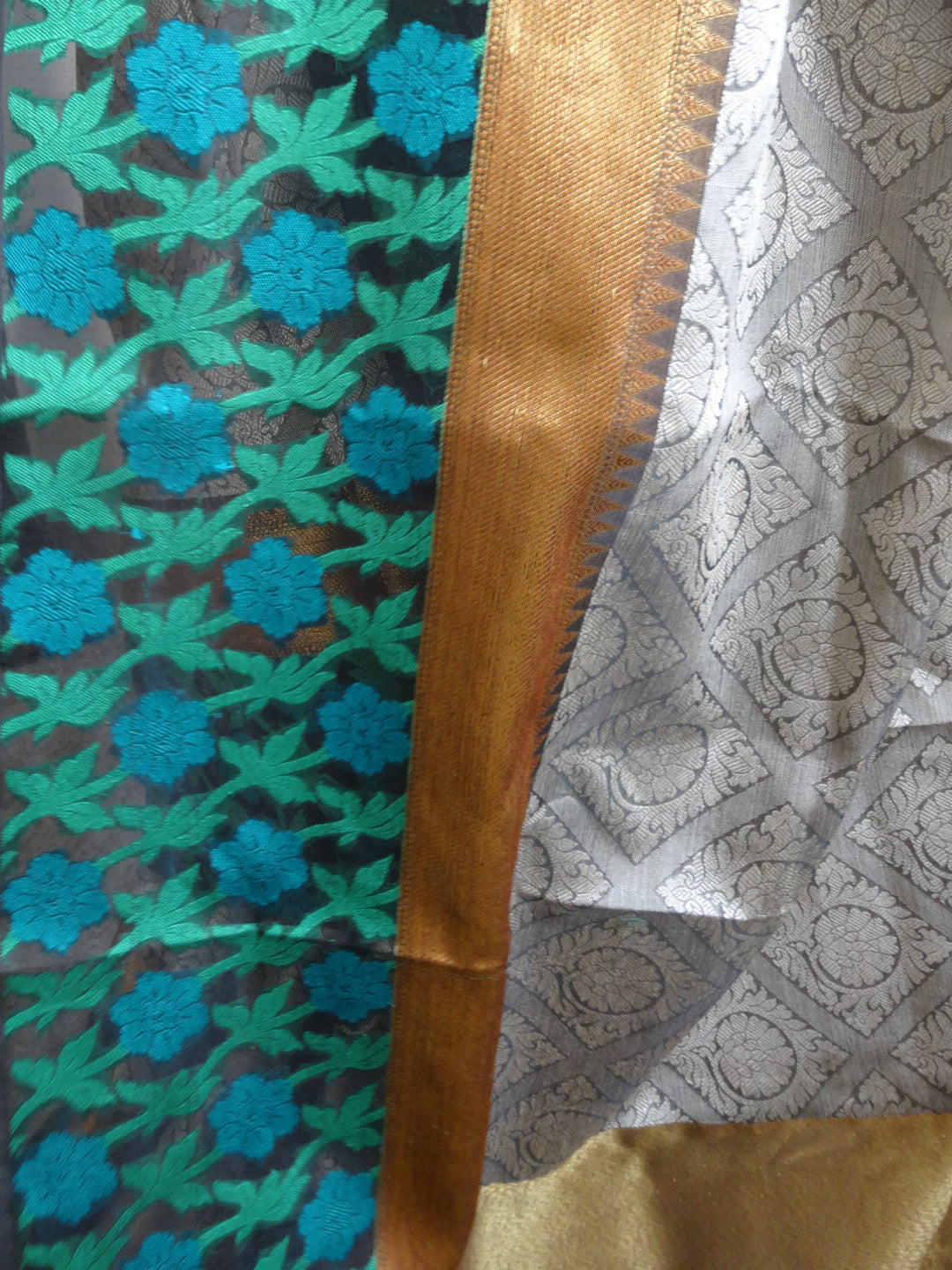 Banarasee Cotton Silk Tanchoi Weave Saree With Green Woven Floral Border-Grey
