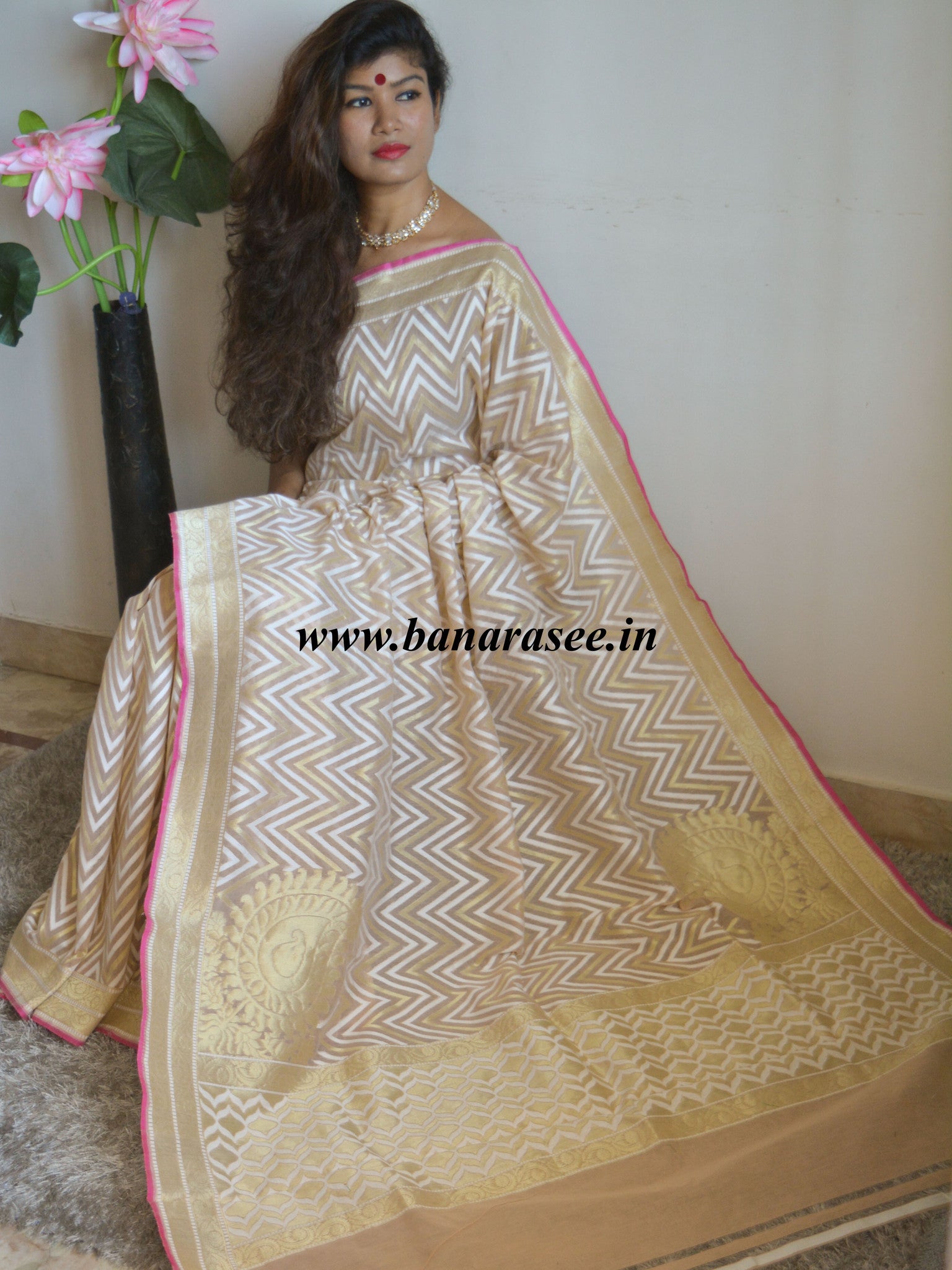 Banarasee/Banarasi Pure Handloom Cotton Silk Jamdani Sari With Zari Weaving-Beige