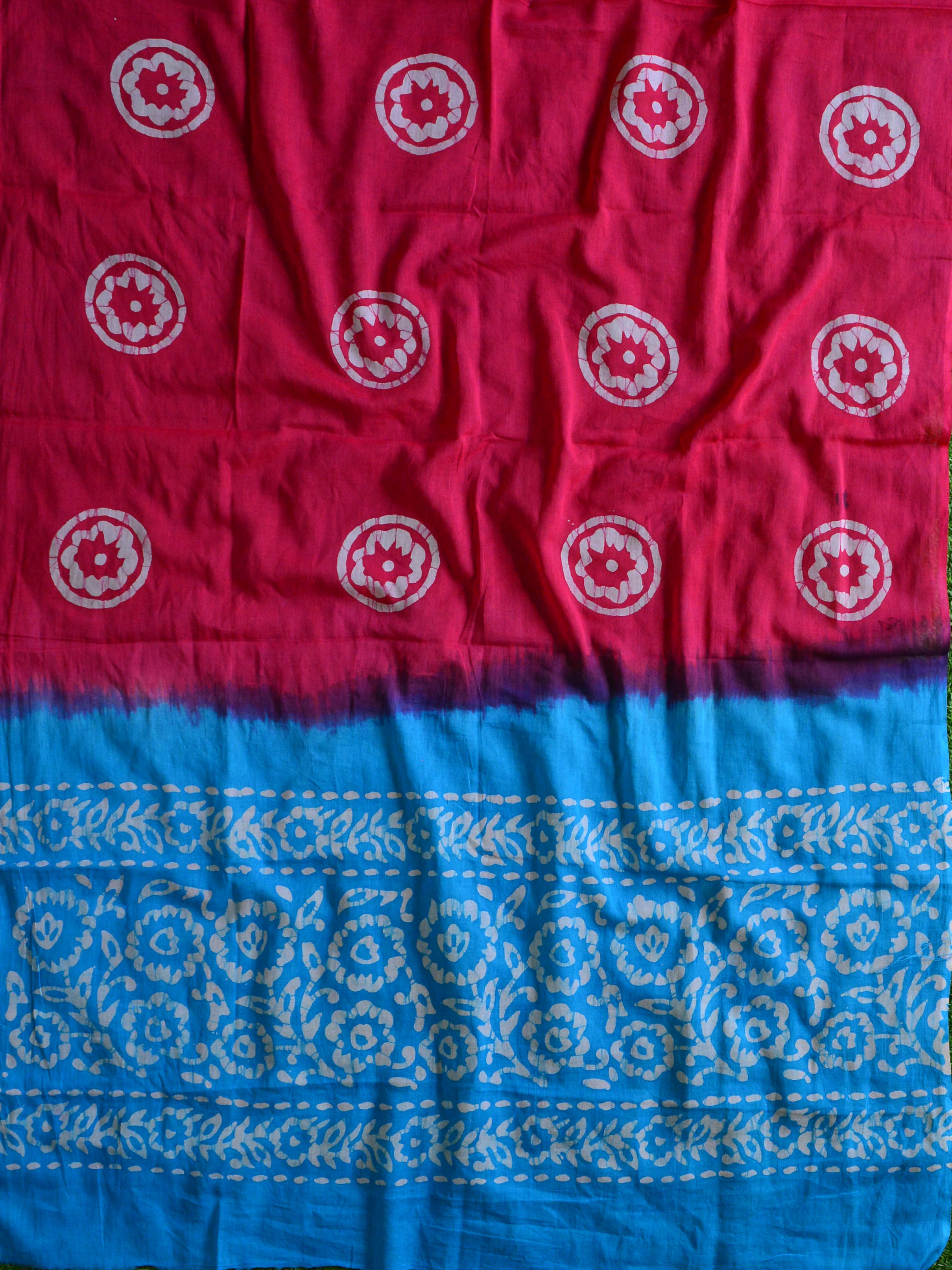 Handloom Mul Cotton Batik Pattern Suit Set-Red & Blue