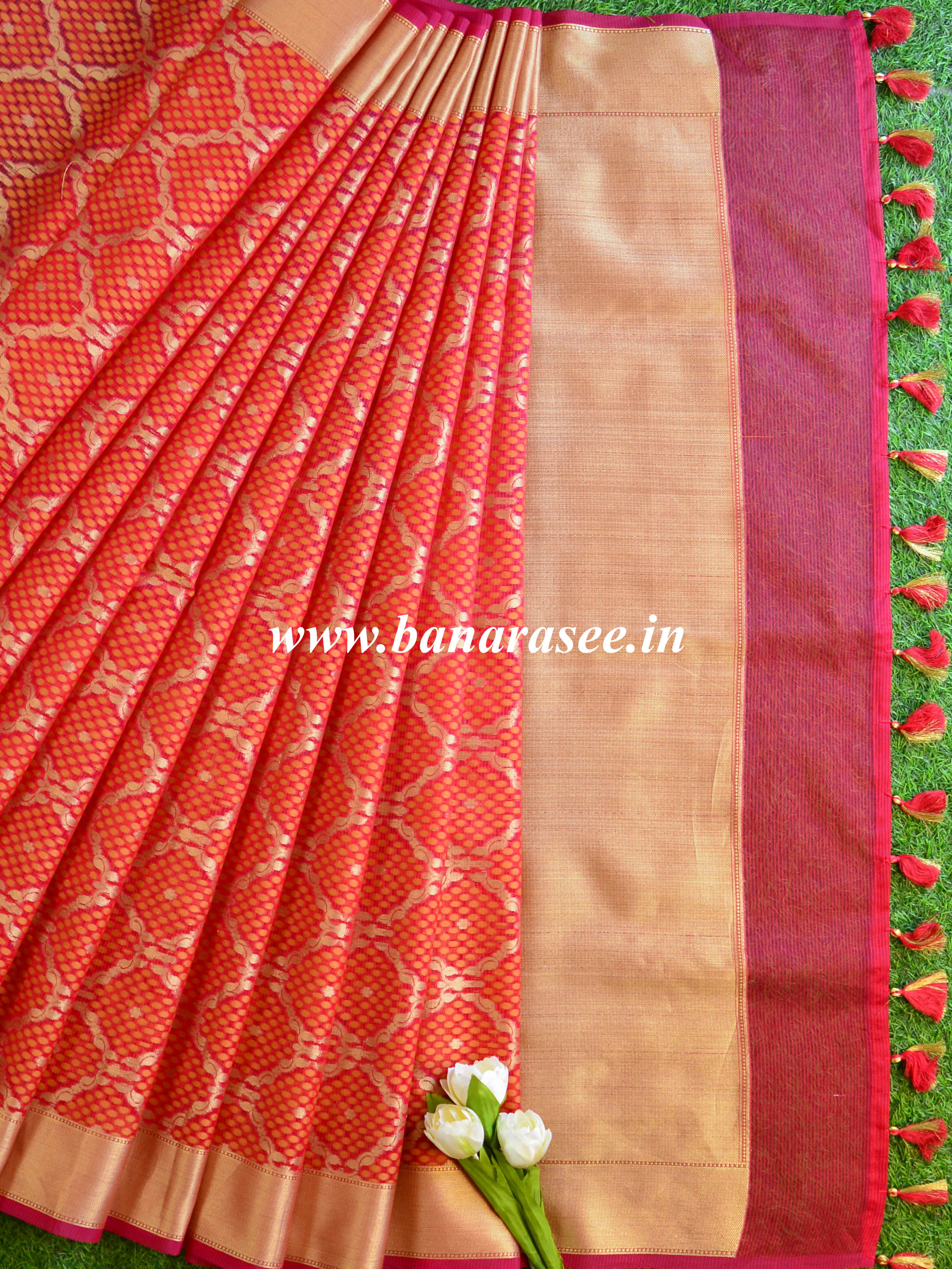 Banarasee Kora Muslin Tanchoi Weave Saree With Jaal Design-Red