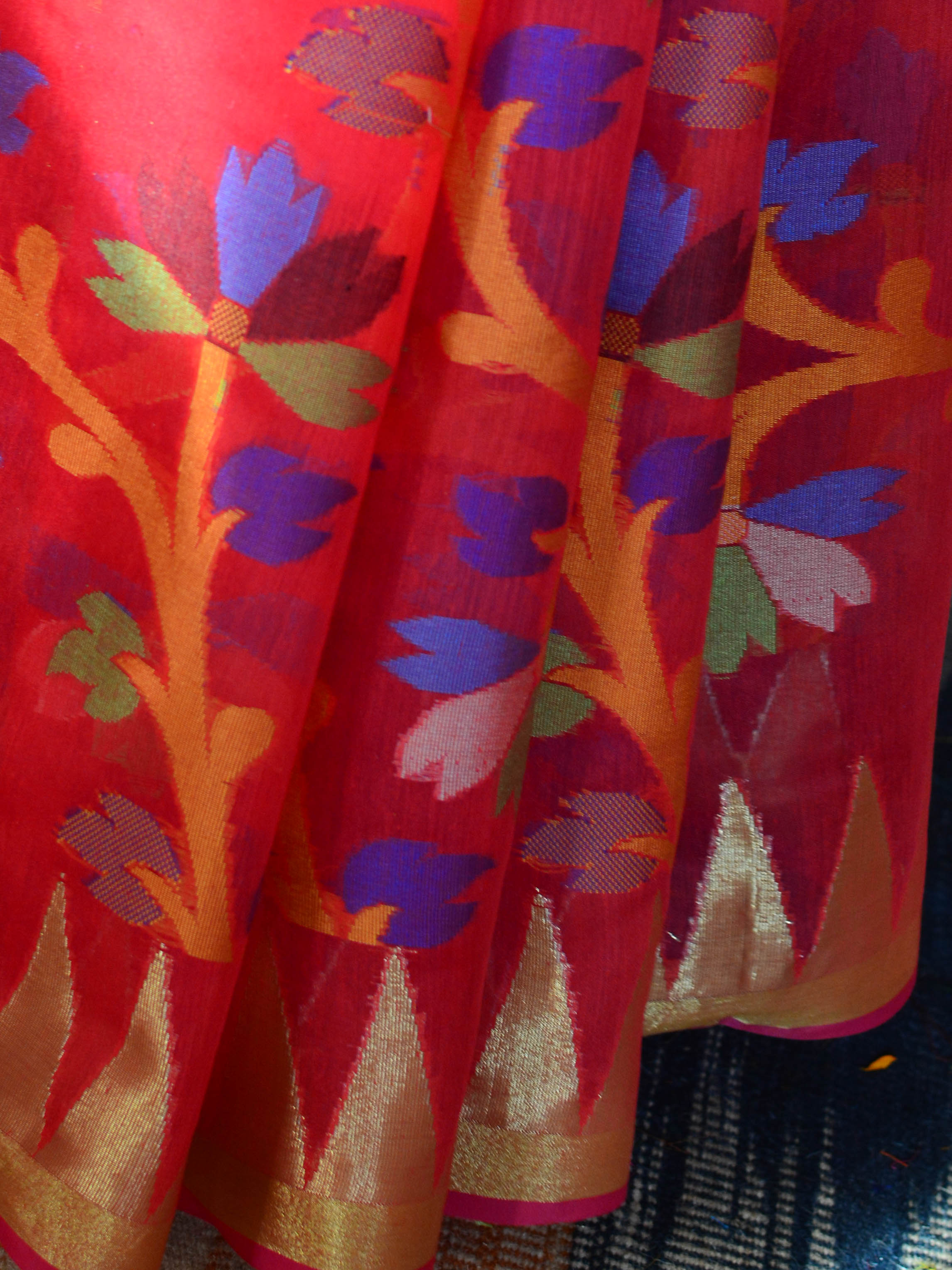 Banarasee Handwoven Silk Cotton Jamdani Saree With Resham & Zari Design-Red