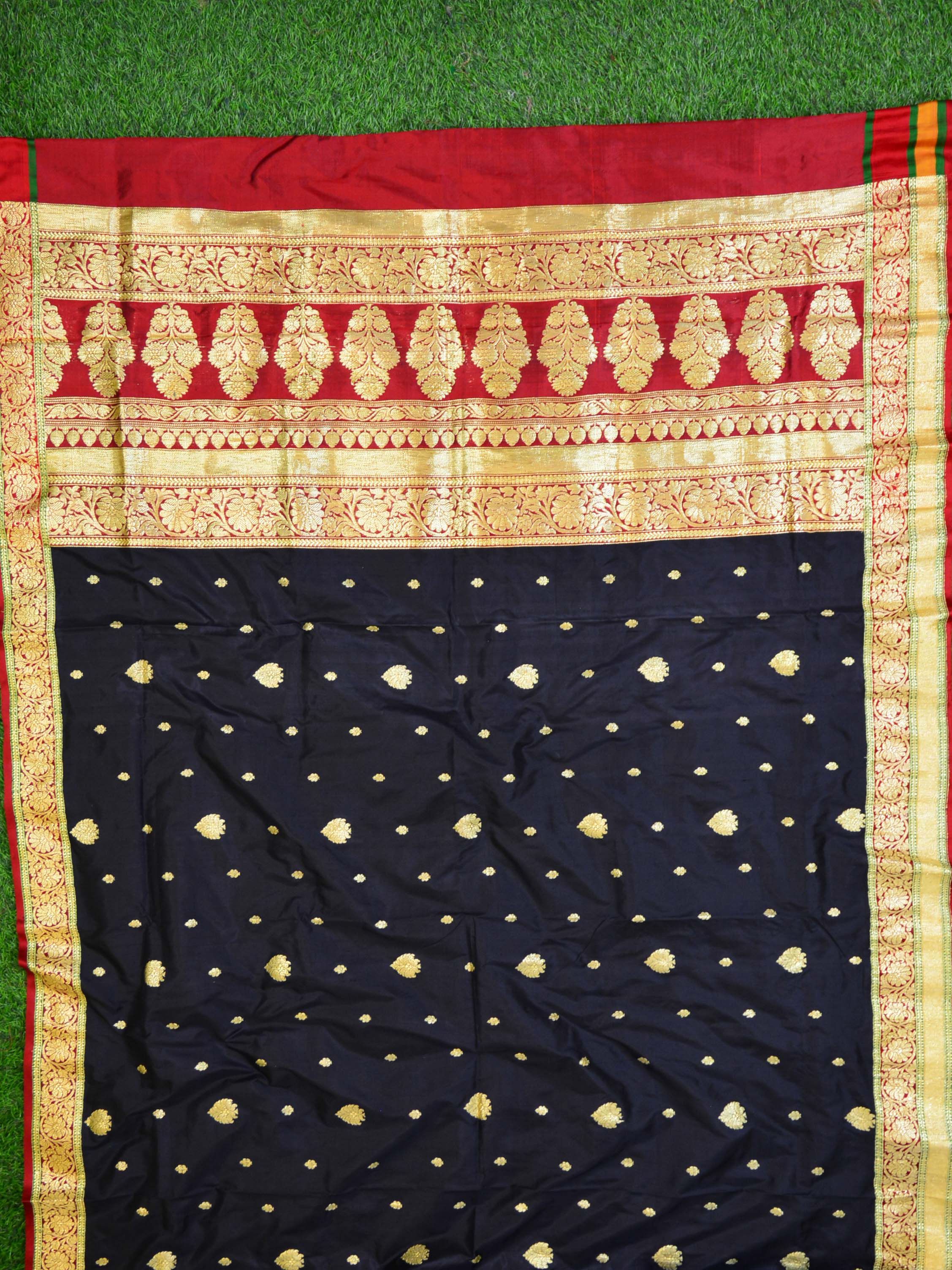 Banarasee Handloom Pure Katan Silk Sari With Skirt Border-Black