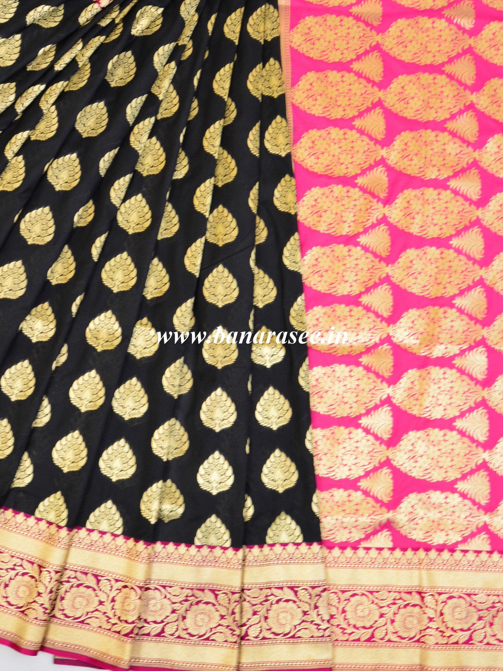 Banarasee Handwoven Buta Design & Floral Border Art Silk Saree-Black