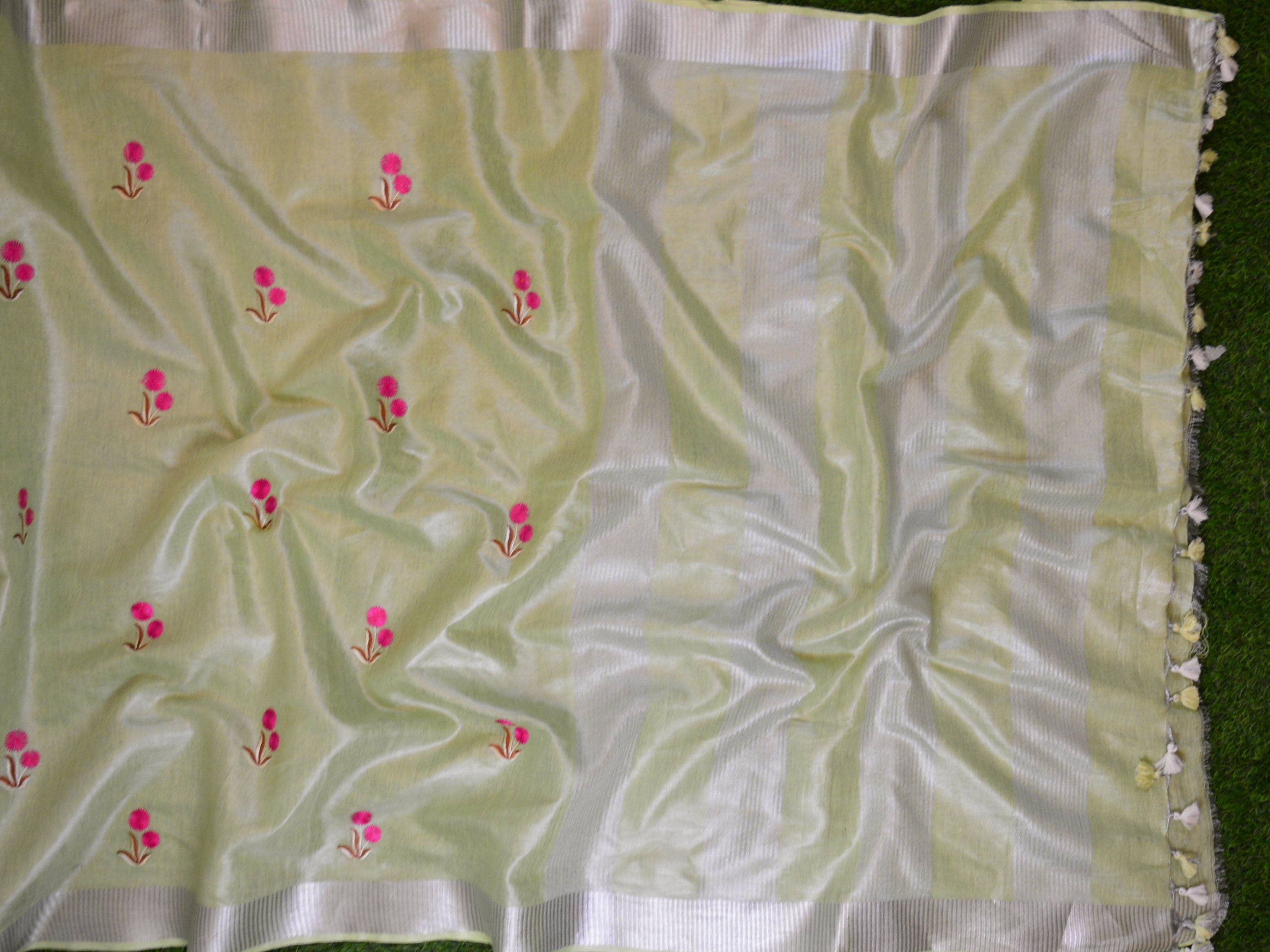 Banarasee Handloom Pure Linen By Tissue Embroidered Saree-Green(Silver Tone)