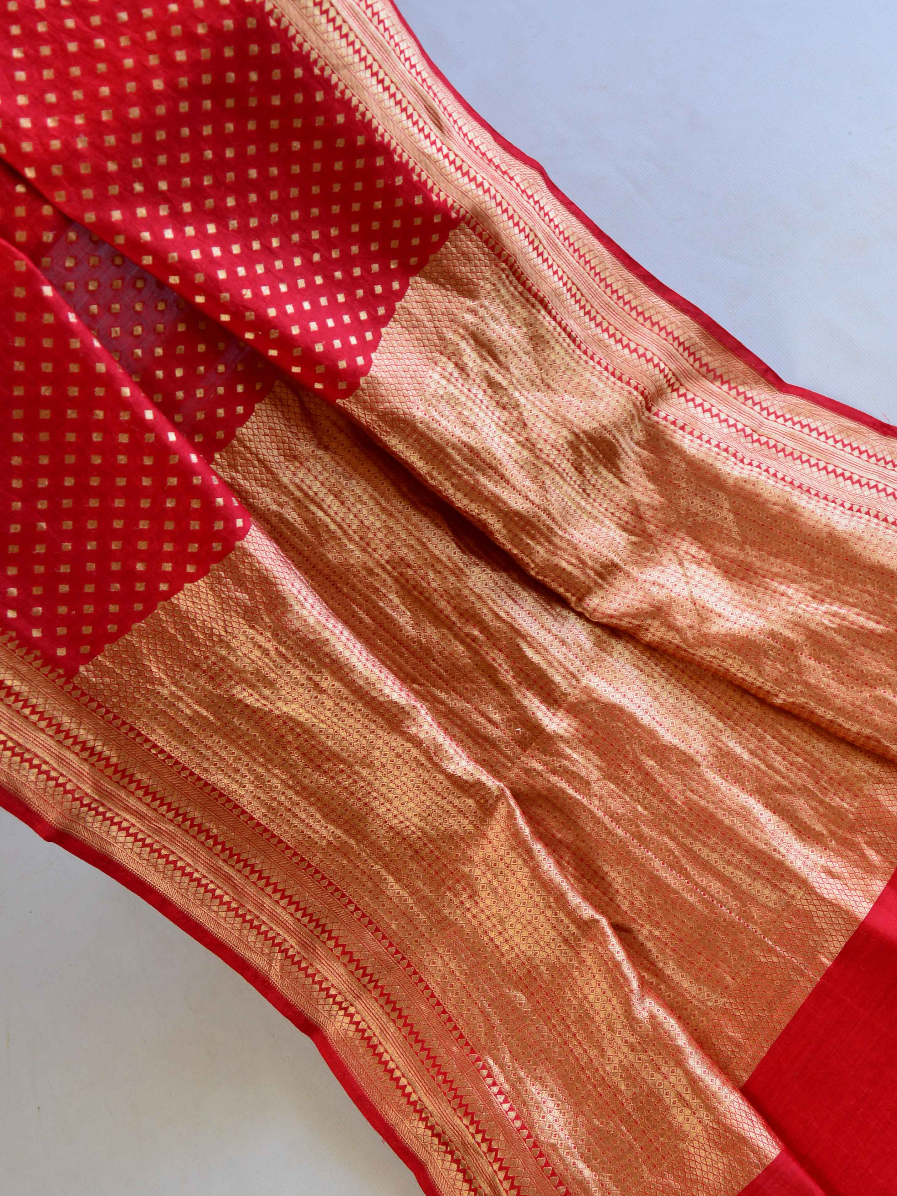 Banarasee Handwoven Pure Munga Silk Sari With Zari Buti Design-Red