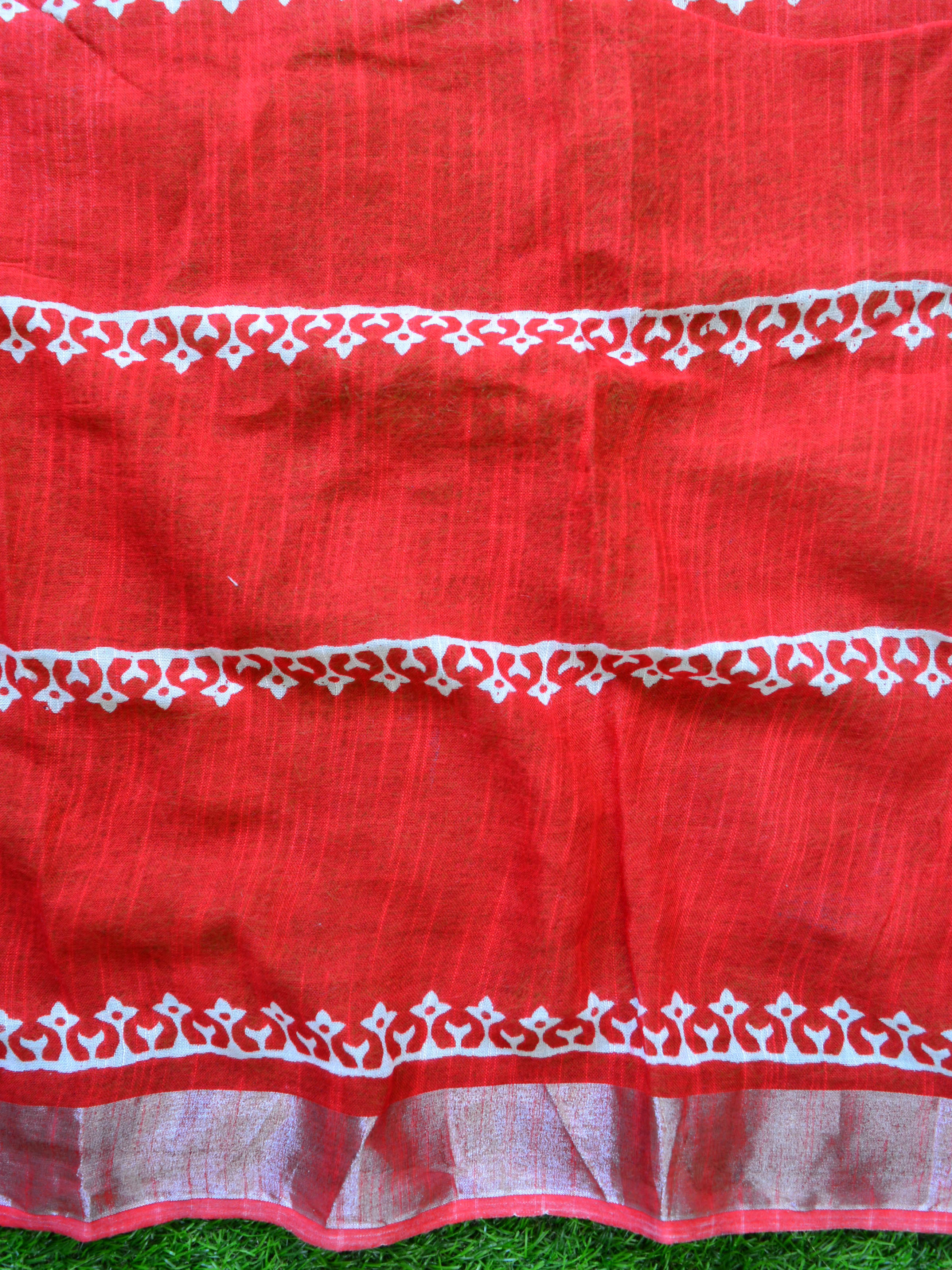 Banarasee Soft Cotton Bagru Hand-Block Printed Saree-White & Red