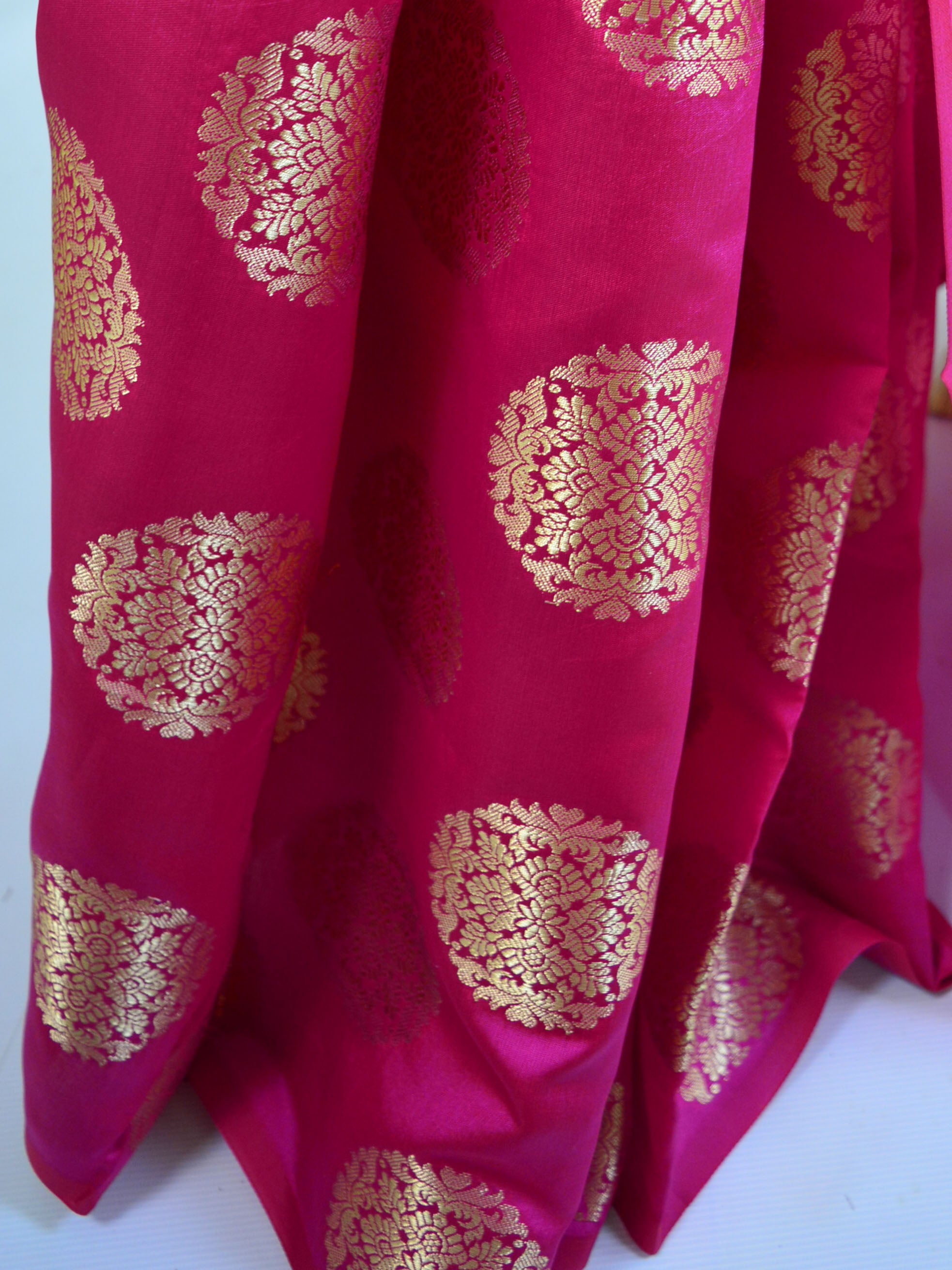 Banarasee Handwoven Semi Silk Saree With Buta Design-Pink