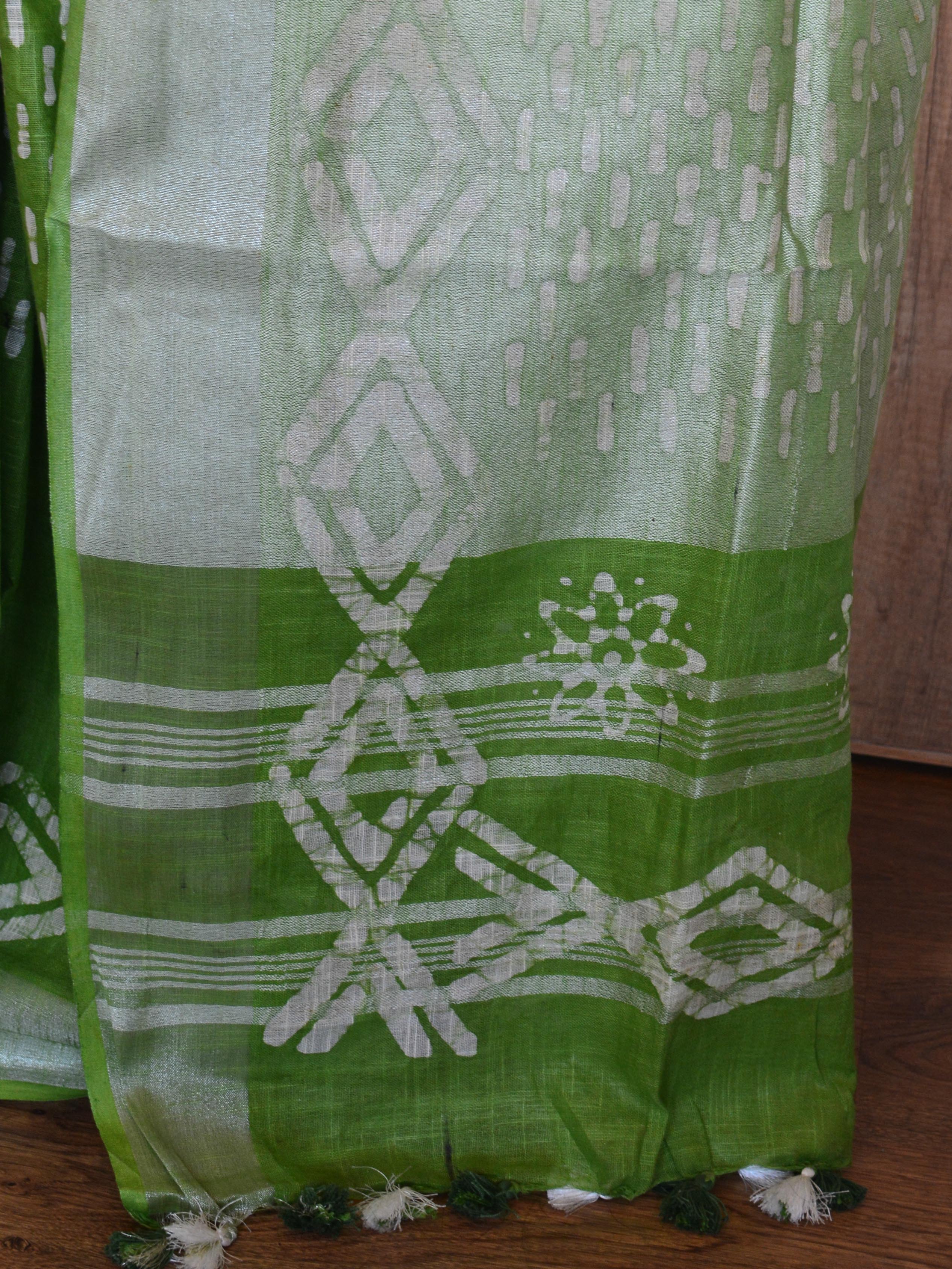 Bhagalpur Handloom Pure Linen Cotton Hand-Dyed Batik Pattern Saree-Green
