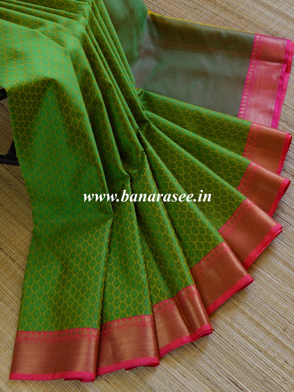 Banarasee Kora Muslin Saree With Tanchoi Weaving & Skirt Border-Green