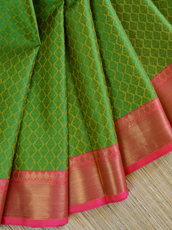 Banarasee Kora Muslin Saree With Tanchoi Weaving & Skirt Border-Green