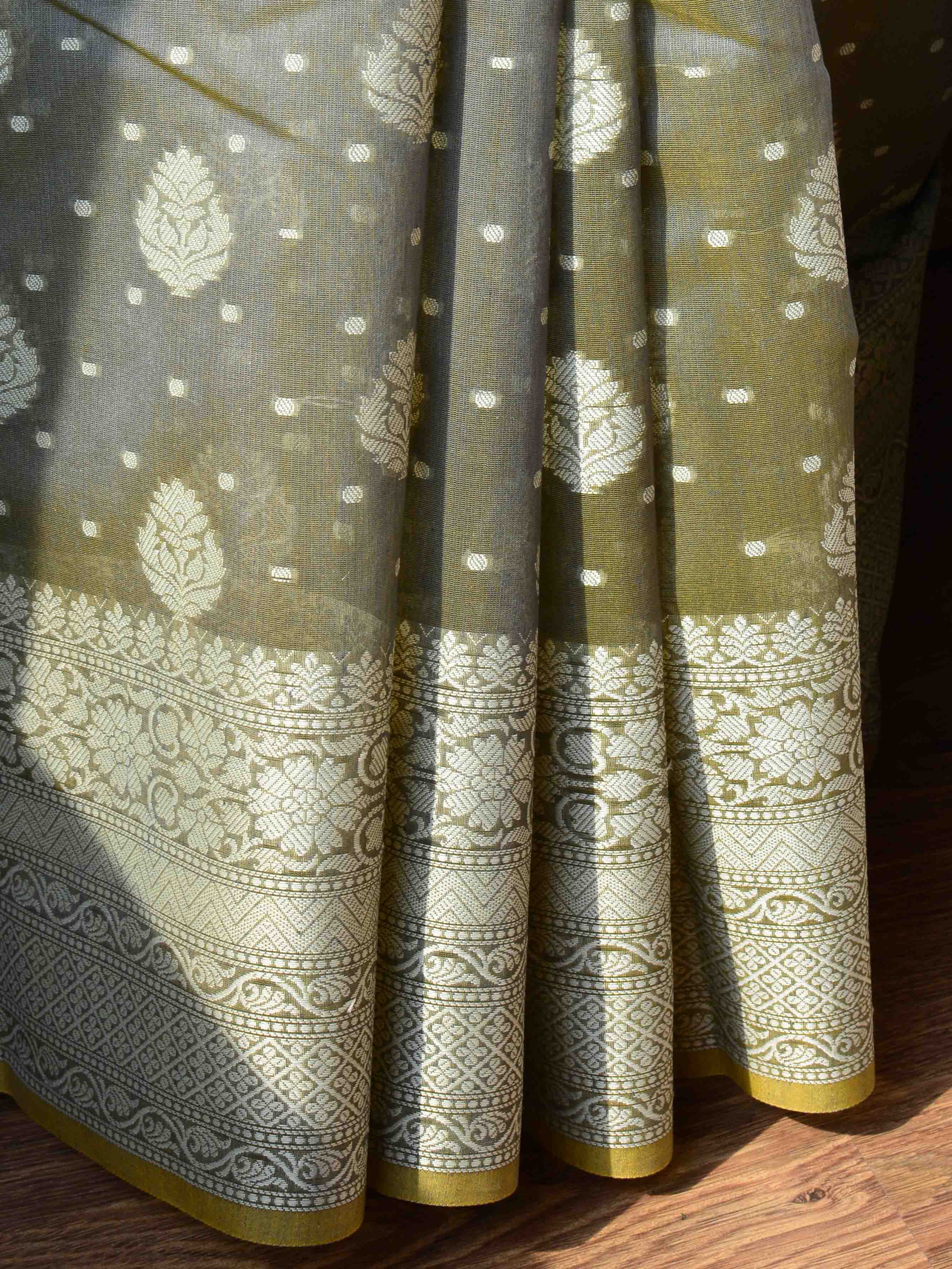 Banarasee Cotton Silk Saree With Resham Buti & Border-Grey
